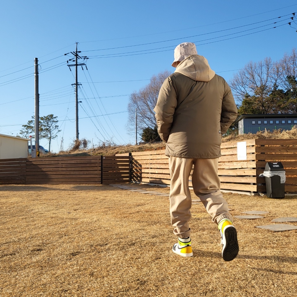 Nike NRG Solo Swoosh Fleece Pants Khaki - US/EU, Nike NRG Solo Swoosh Fleece Hoodie Khaki - US/EU 착용 스타일 - 5