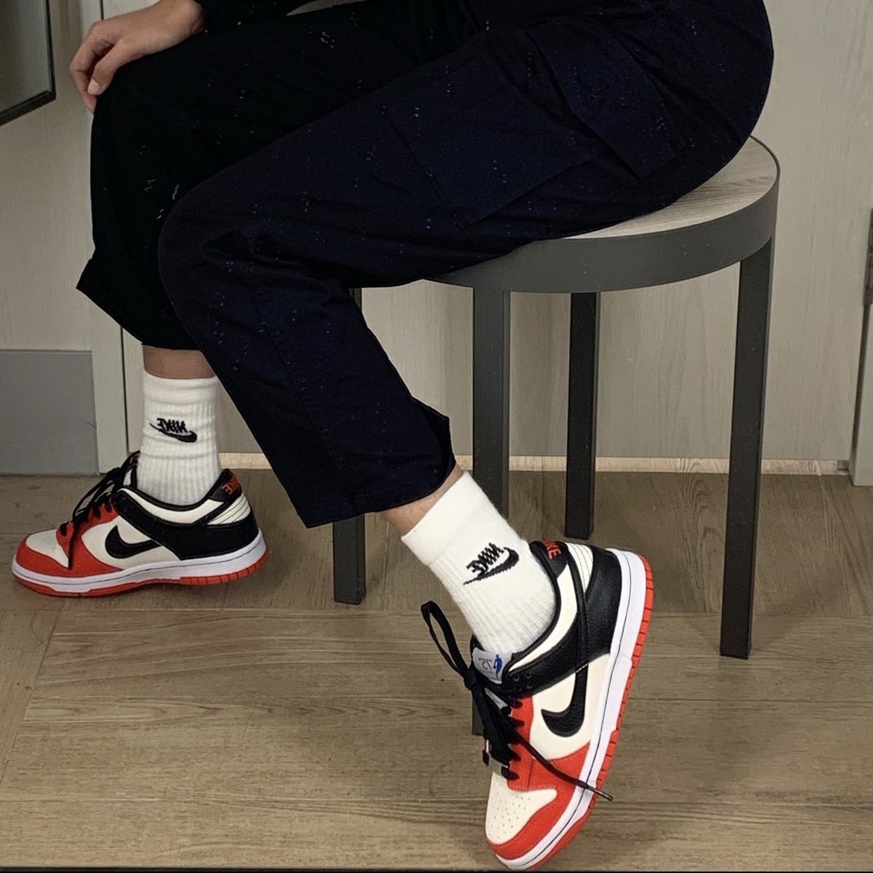 (GS) Nike x NBA Dunk Low Black and Chile Red, Nike x NBA Dunk Low Retro EMB Black and Chile Red 착용 스타일 - 3