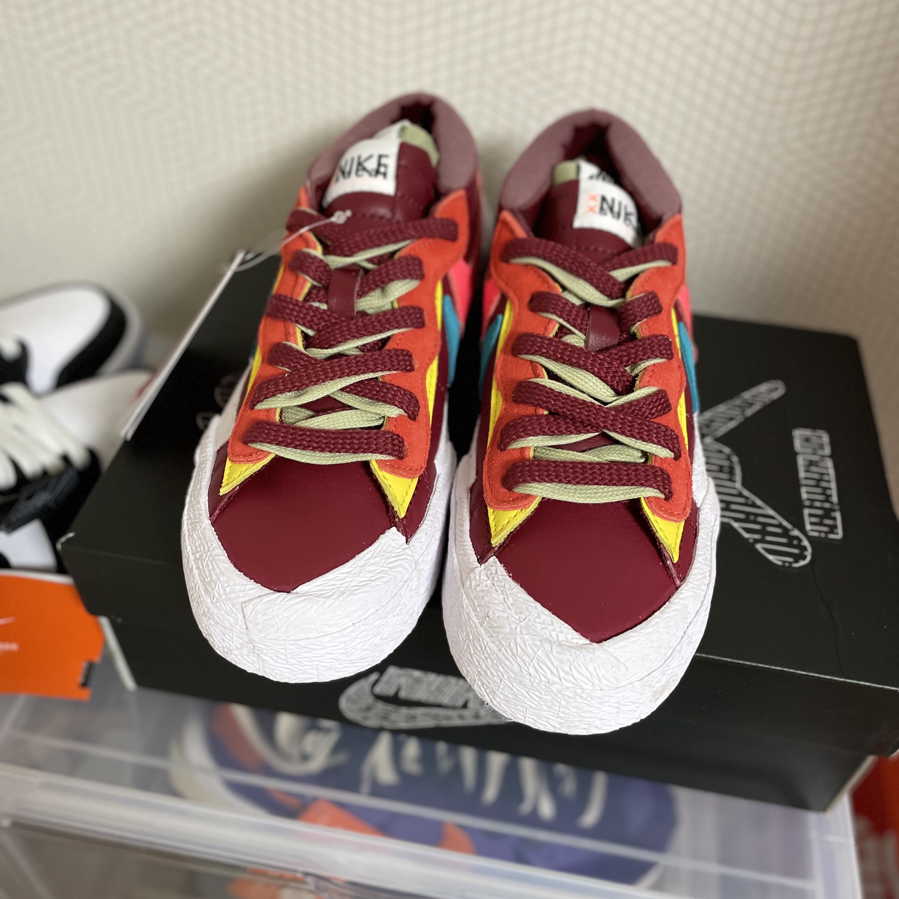 Nike x Sacai x Kaws Blazer Low Team Red 착용 스타일 - 1