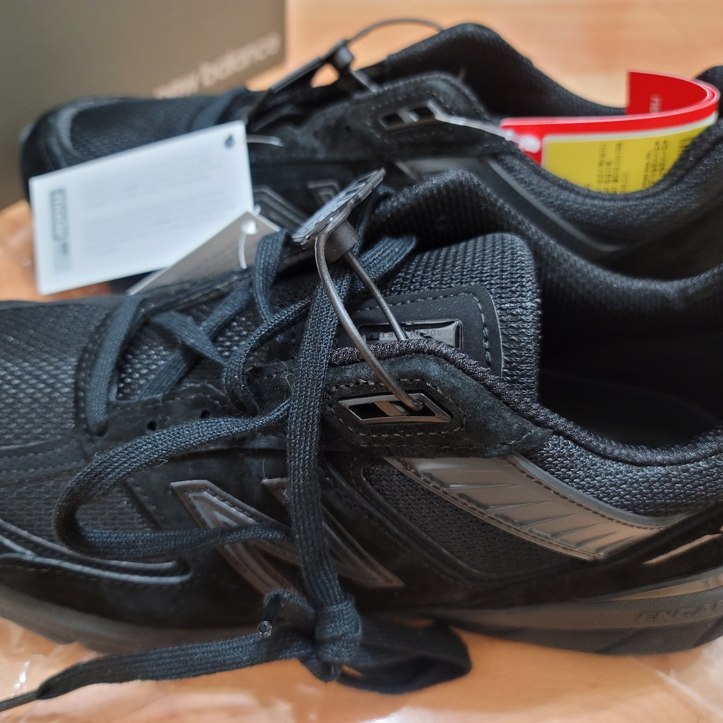 New Balance 990v5 Made in USA Triple Black - D Standard 착용 스타일 - 4