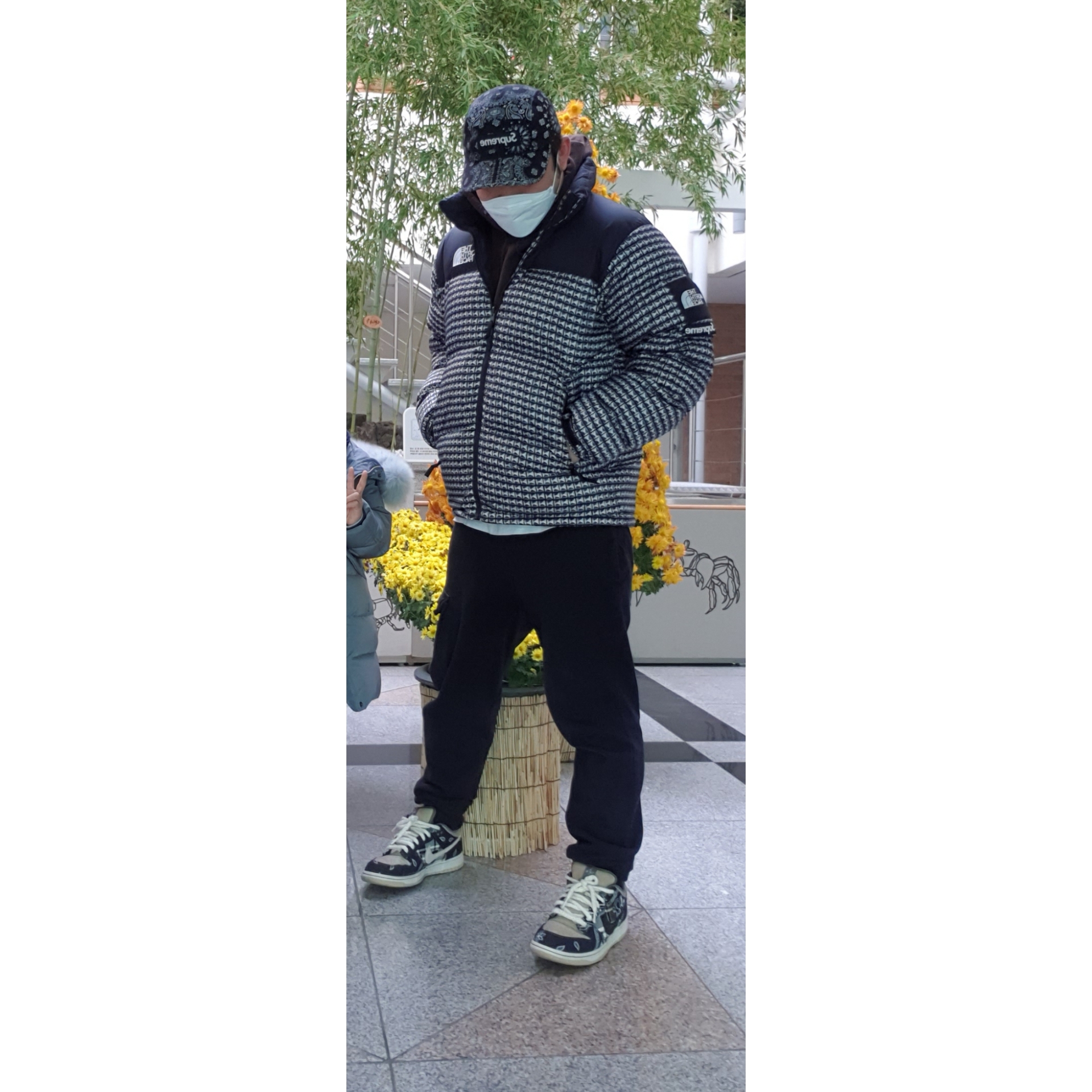 Nike x Travis Scott SB Dunk Low, Supreme Bandana Camp Cap Black - 21SS 착용 스타일