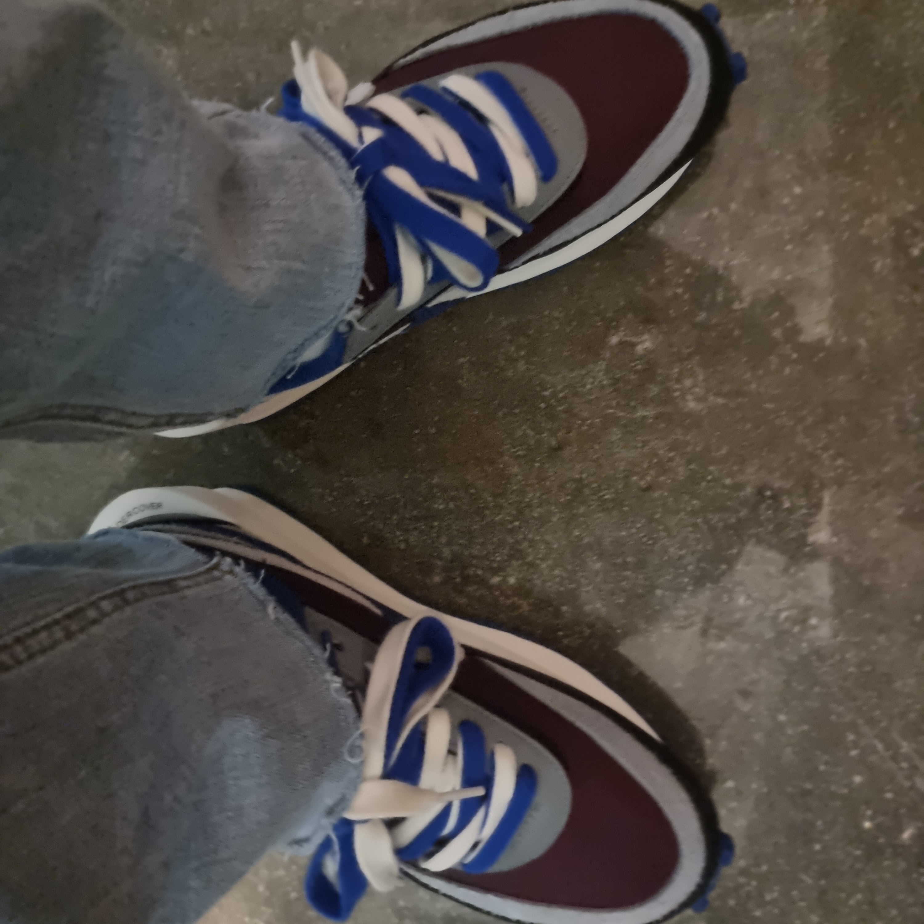 Nike x Sacai x Undercover LDWaffle Night Maroon Team Royal 착용 스타일