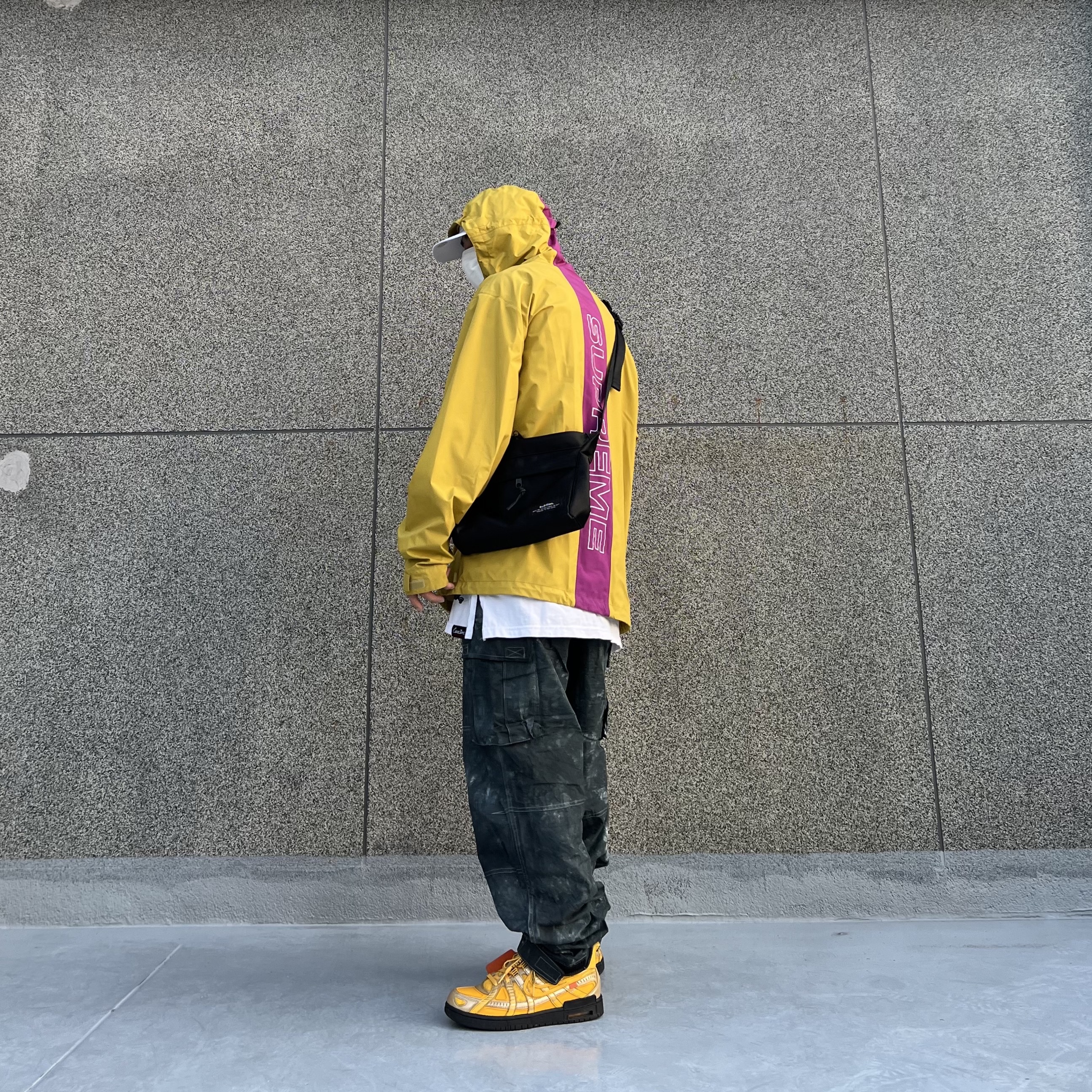 Nike x Off-White Air Rubber Dunk University Gold 착용 스타일 - 2