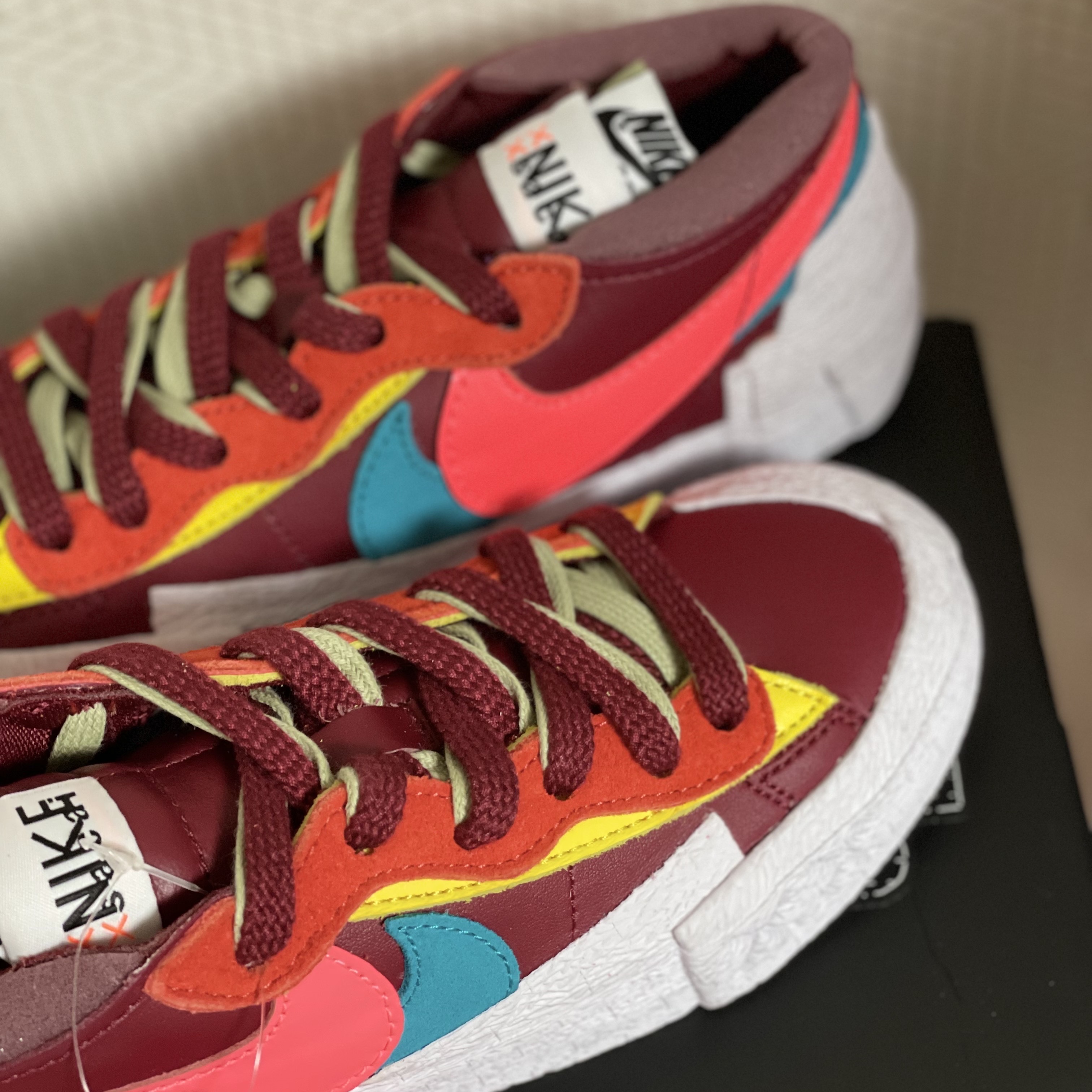 Nike x Sacai x Kaws Blazer Low Team Red 착용 스타일 - 3