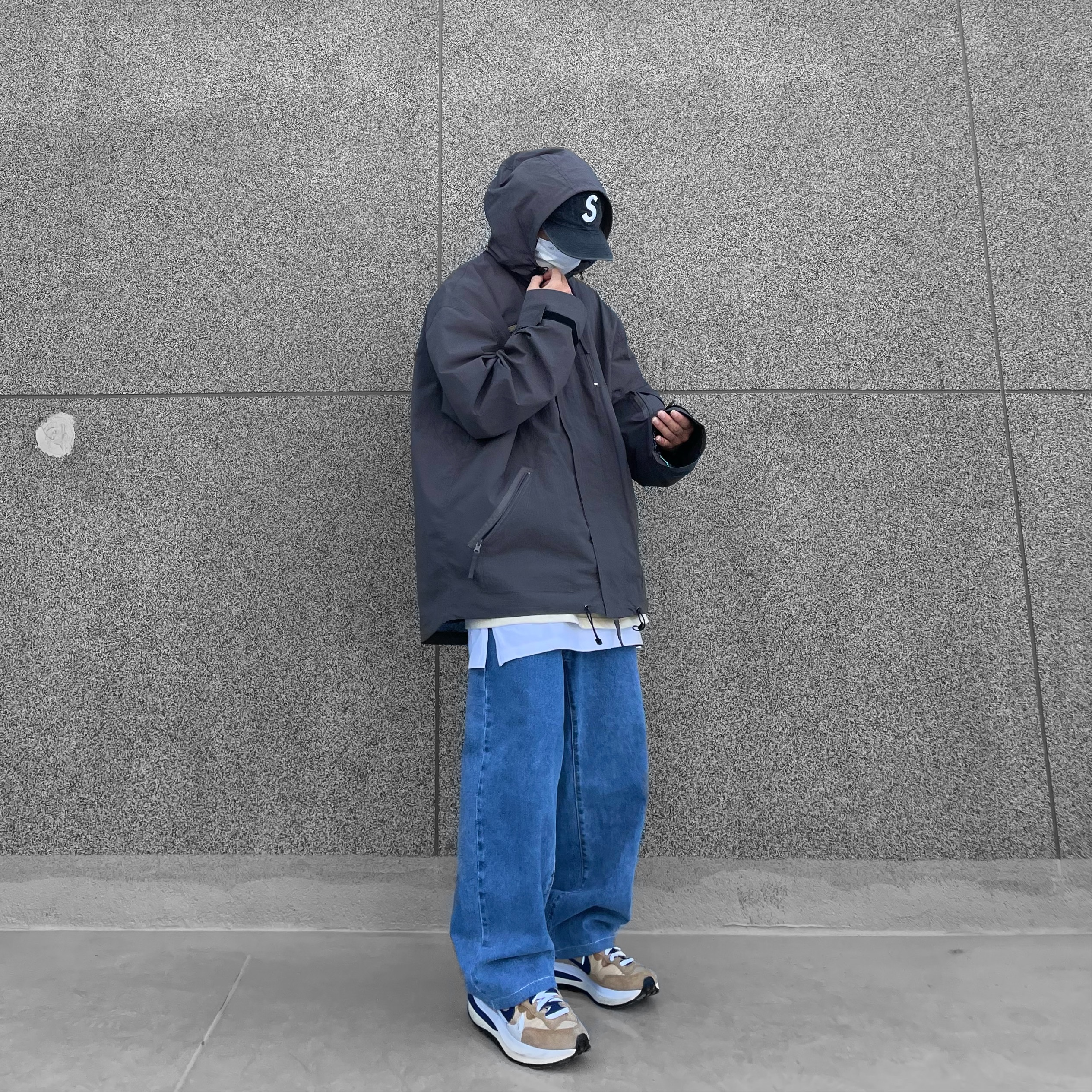 Nike x Sacai VaporWaffle Sesame and Blue Void 착용 스타일