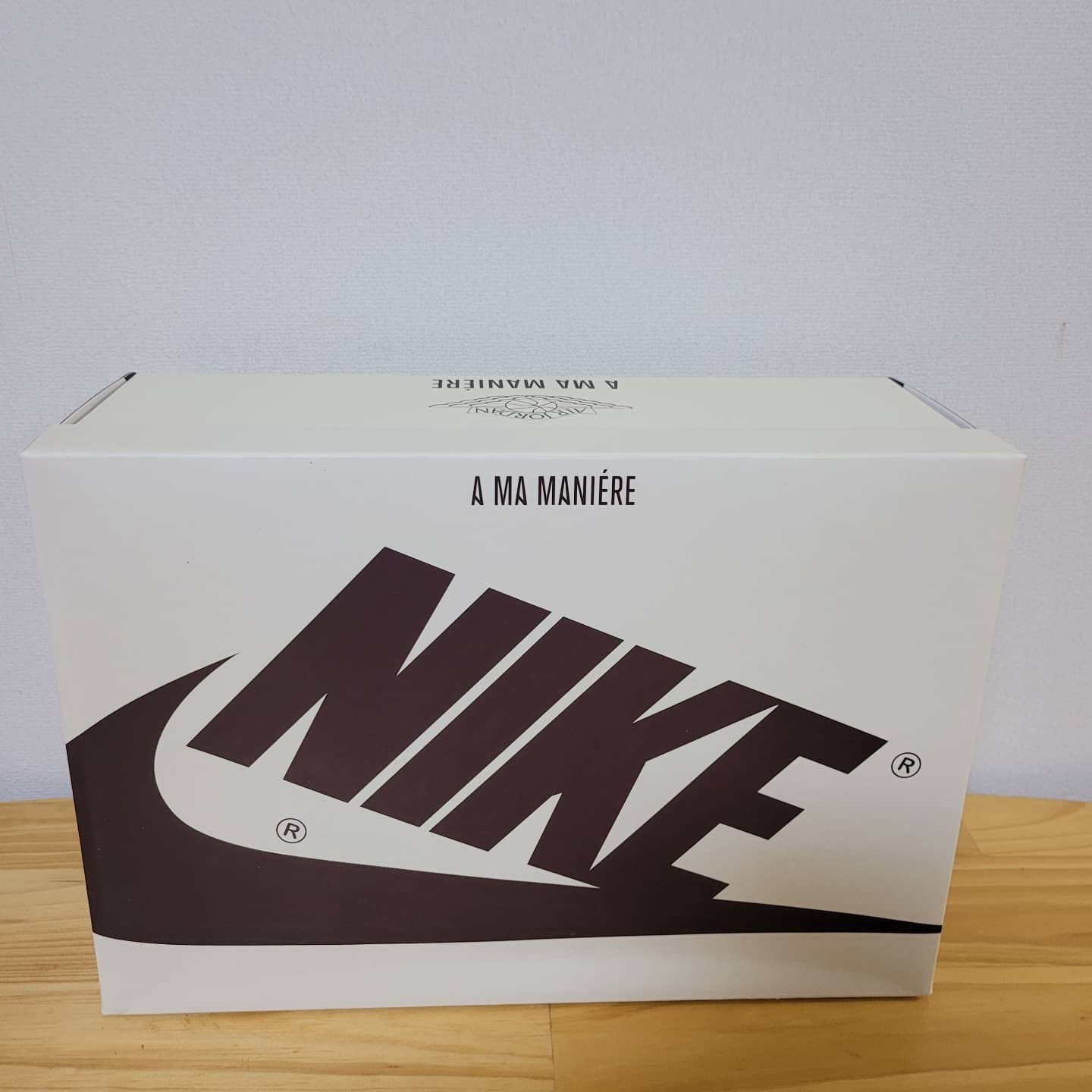 Jordan 1 x A Ma Maniere Retro High OG SP Sail and Burgundy 착용 스타일 - 2