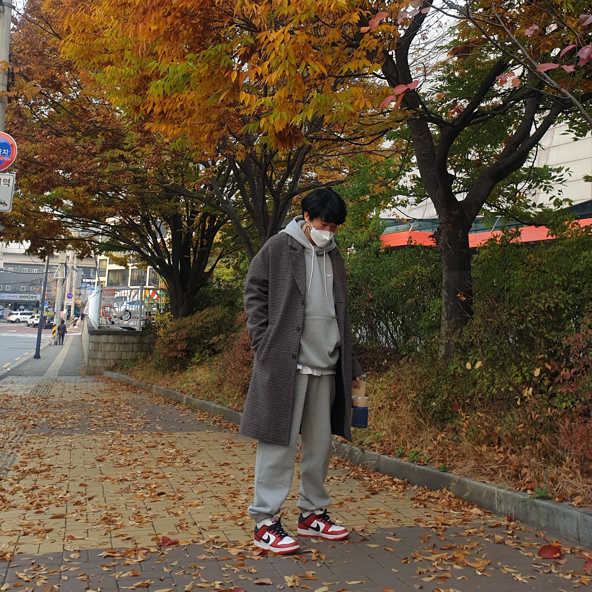 Nike SB Dunk Low Pro Chicago, Nike NRG Solo Swoosh Fleece Pants Dark Grey Heather - Asia ์ฐฉ์ฉ ์คํ์ผ