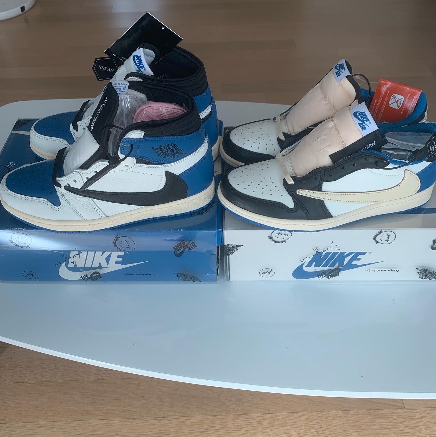 Jordan 1 x Travis Scott x Fragment Retro High OG SP Military Blue 착용 스타일 - 3