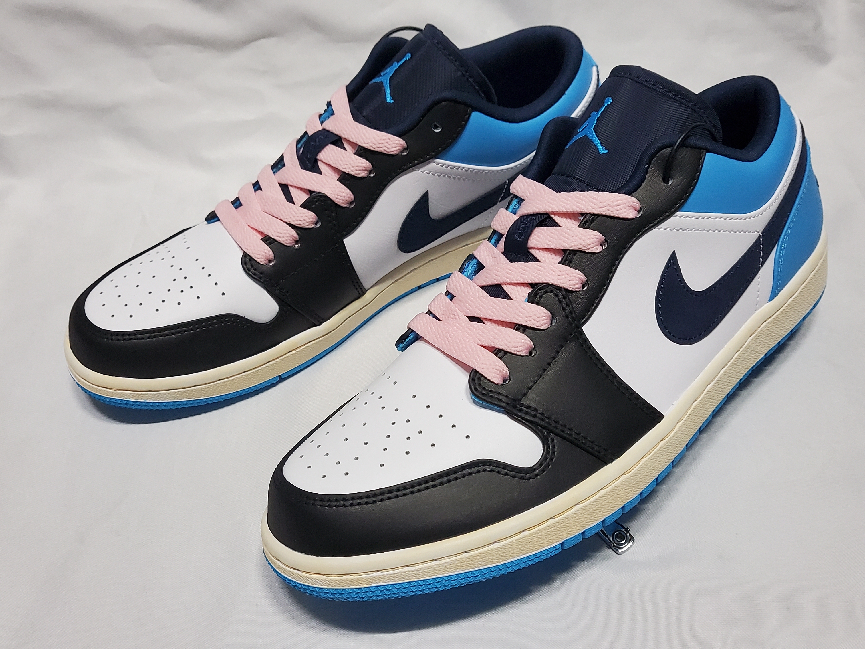 Jordan 1 Low Dark Powder Blue, Jordan 1 x Travis Scott x Fragment Retro Low OG SP Military Blue 착용 스타일 - 2