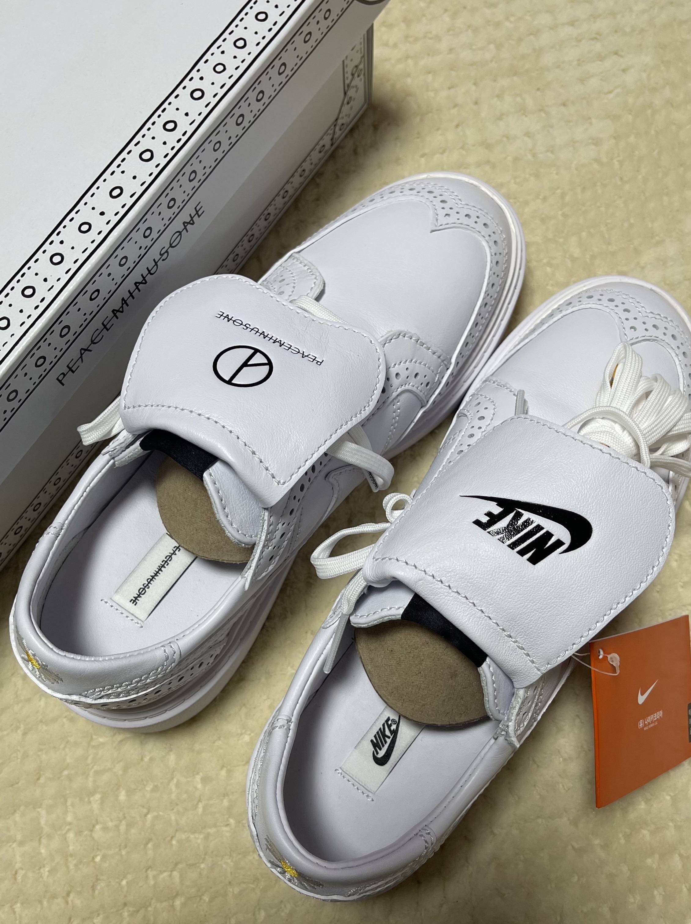 Nike x Peaceminusone Kwondo1 White, (W) Nike NRG Solo Swoosh Fleece Pants Black White - Asia 착용 스타일 - 3