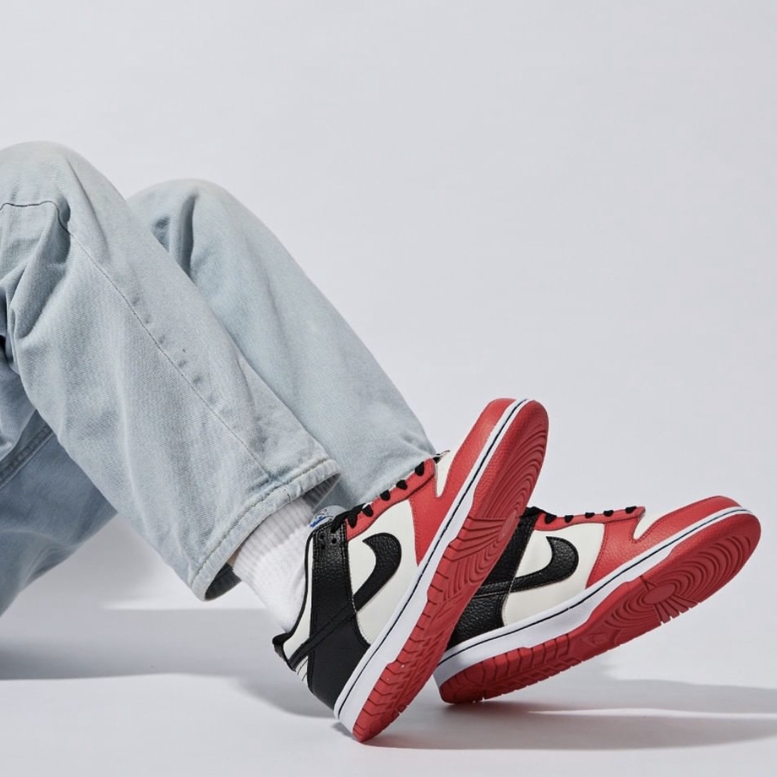 (GS) Nike x NBA Dunk Low Black and Chile Red, Nike x NBA Dunk Low Retro EMB Black and Chile Red 착용 스타일 - 2