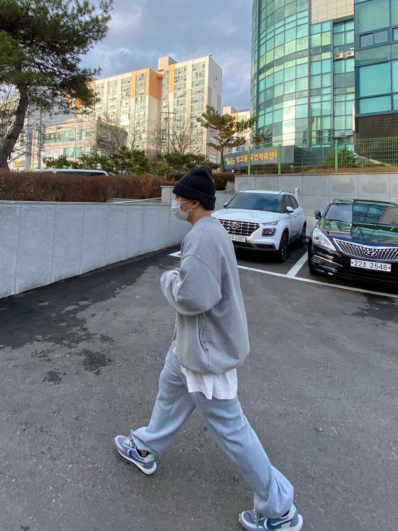 Nike x Sacai x Clot LDWaffle Cool Grey 착용 스타일 - 2