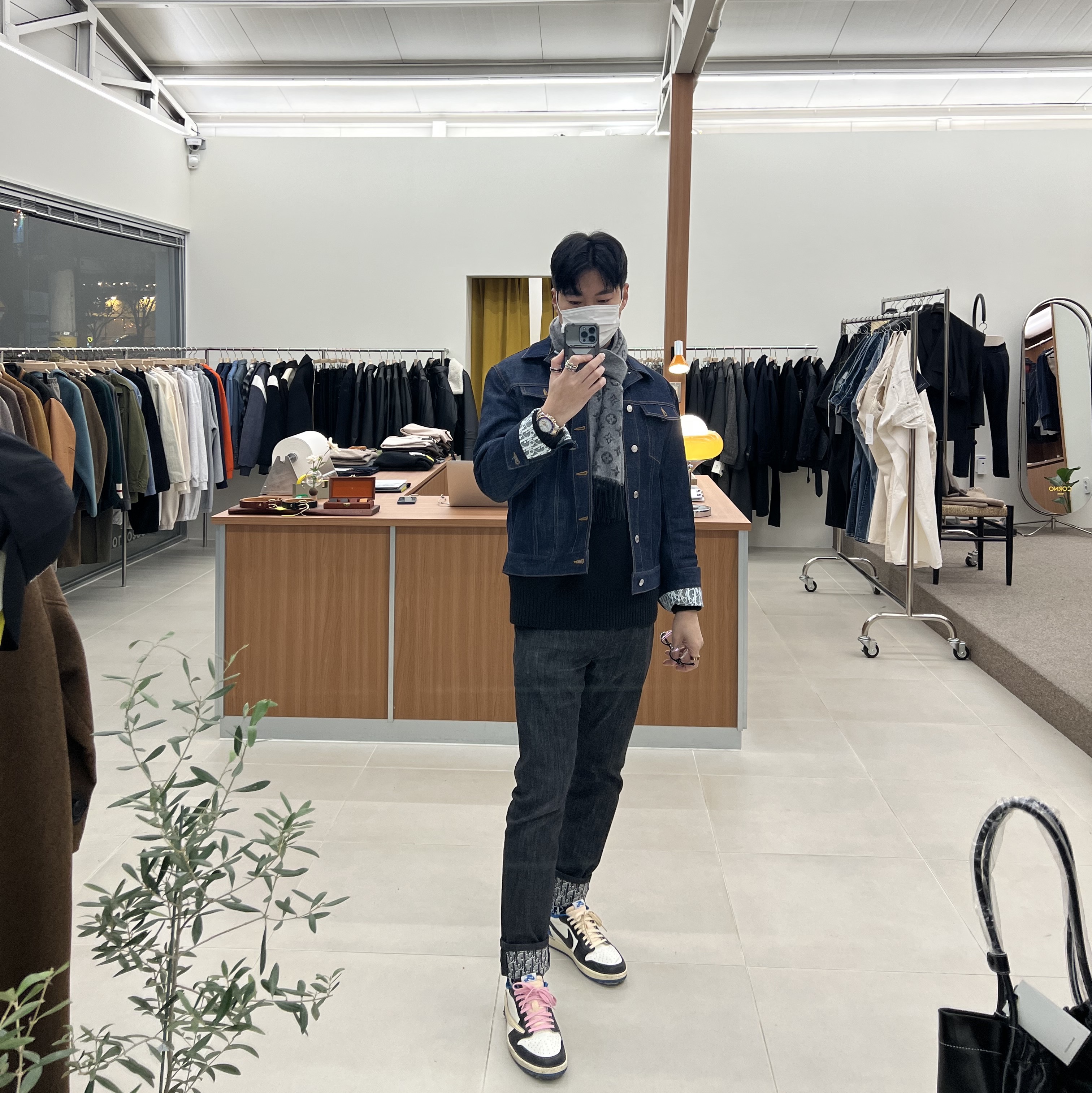 Jordan 1 x Travis Scott x Fragment Retro Low OG SP Military Blue 착용 스타일