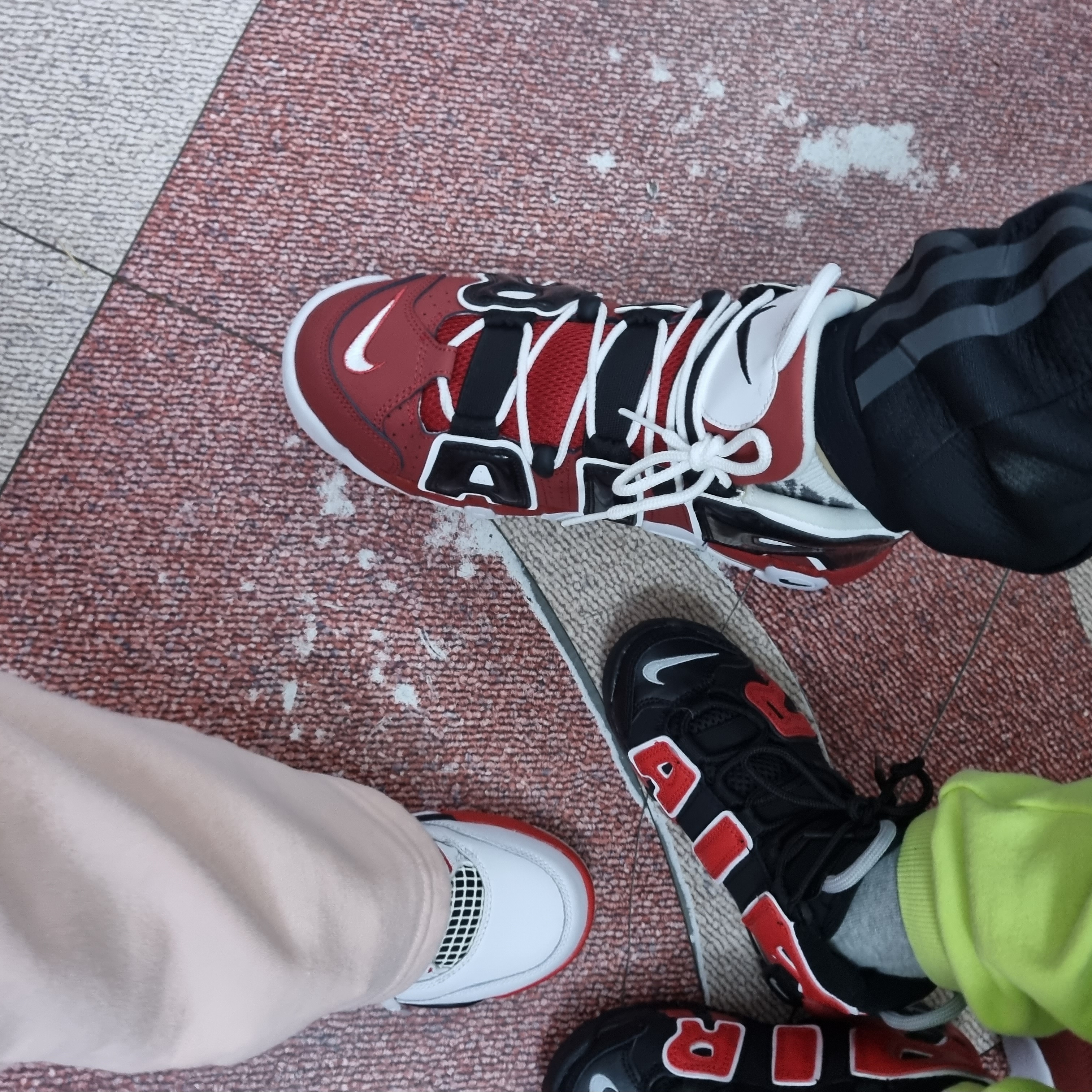 Nike Air More Uptempo 96 Bulls 2021, (PS) Jordan 4 Retro OG Fire Red 2020 착용 스타일 - 1