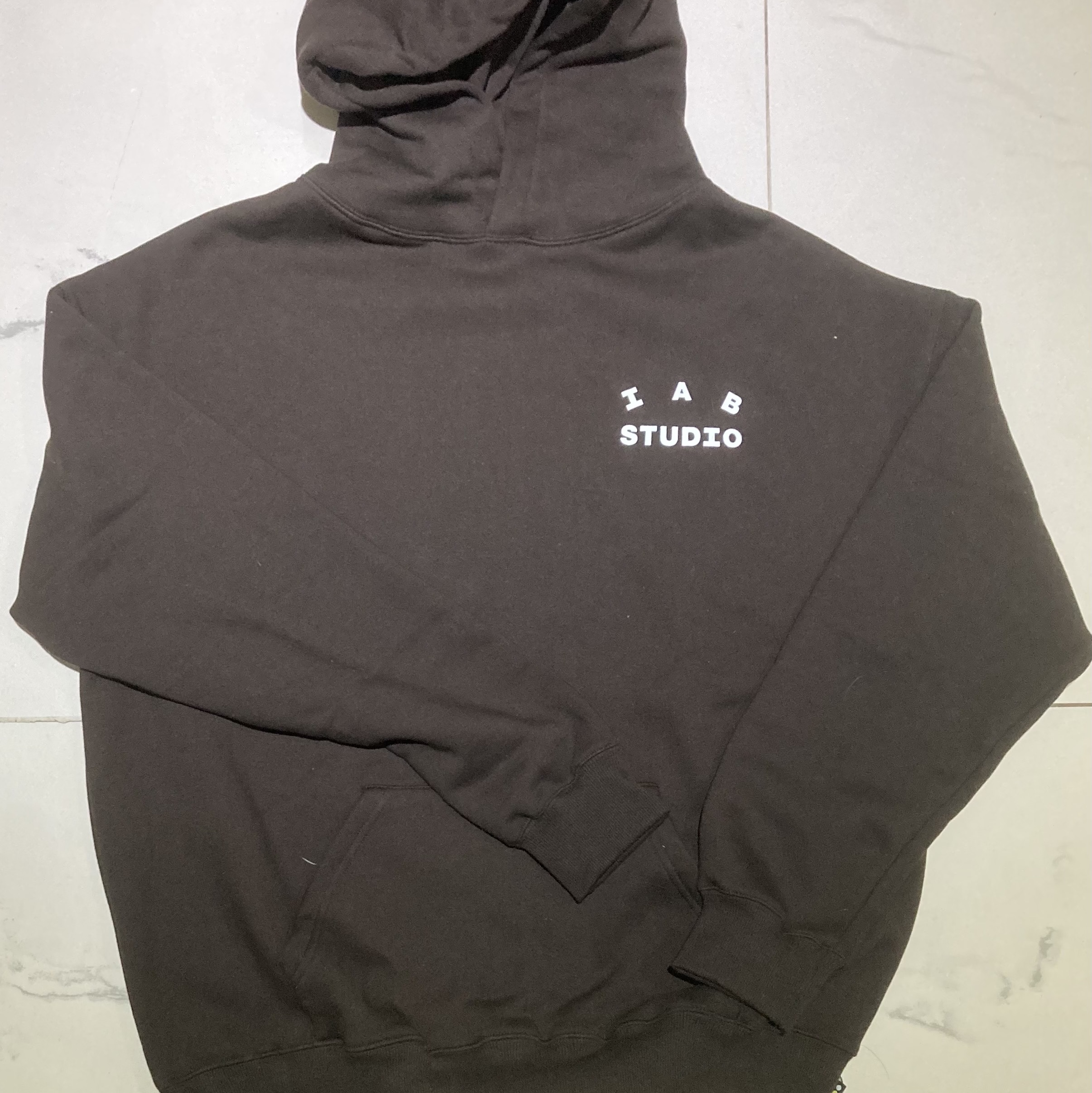 IAB Studio Crewneck Sky Blue, IAB Studio Hoodie Brown 착용 스타일 - 3