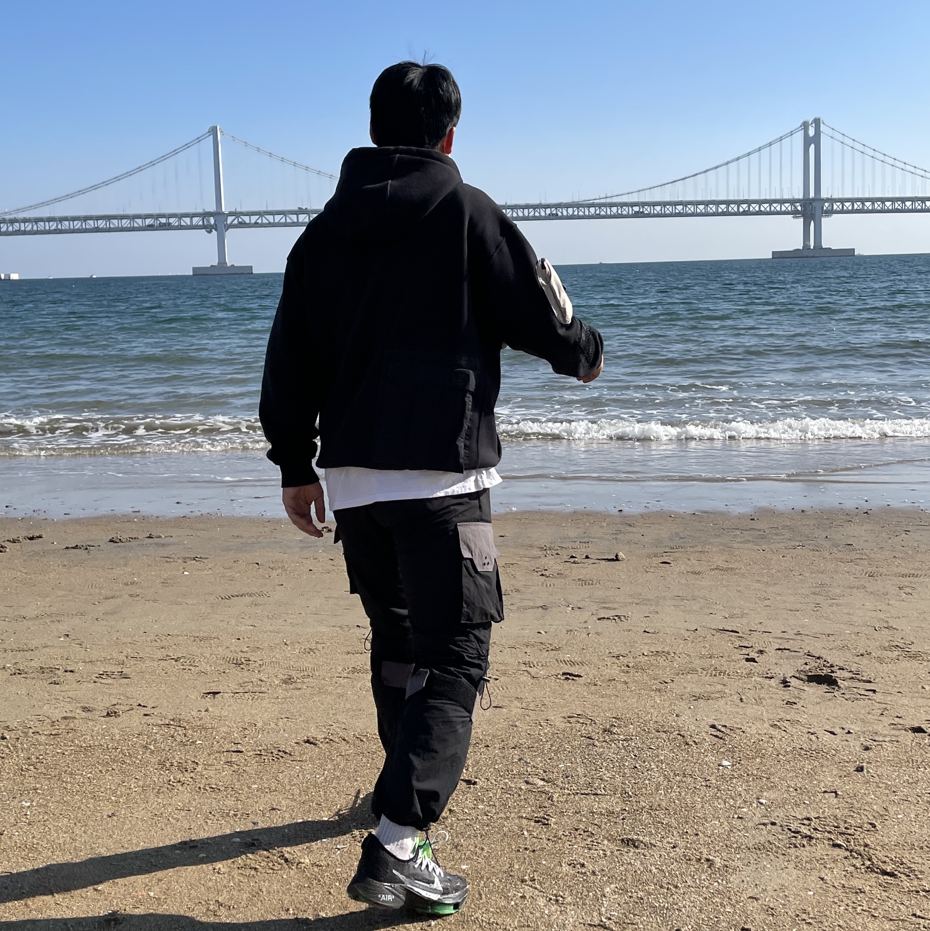 Nike x Travis Scott NRG AG Utility Hoodie Black, Nike x Off-White Air Zoom Tempo Next% Black 착용 스타일 - 2