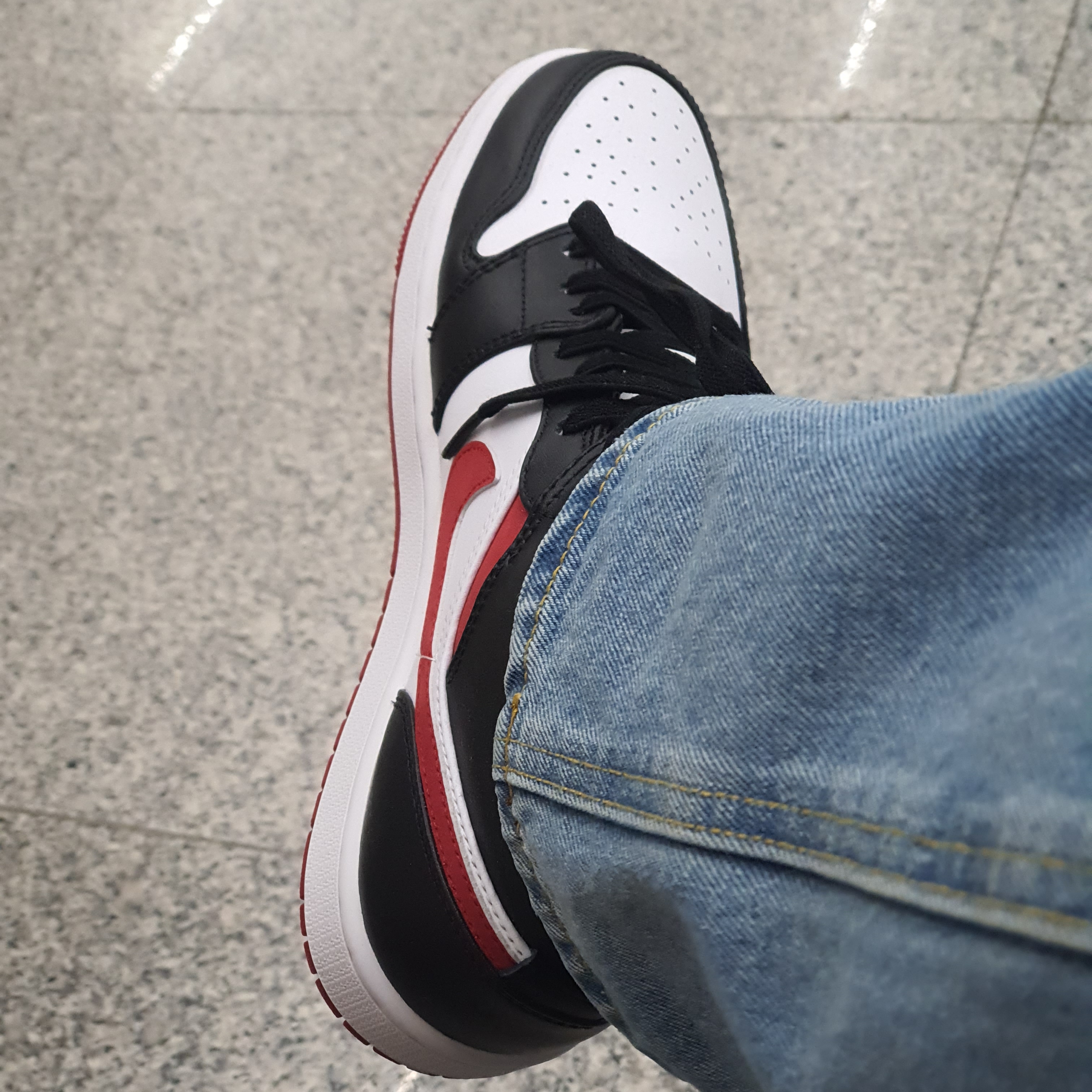 Jordan 1 Mid Gym Red Black White, (GS) Jordan 1 Mid Gym Red Black White 착용 스타일 - 2