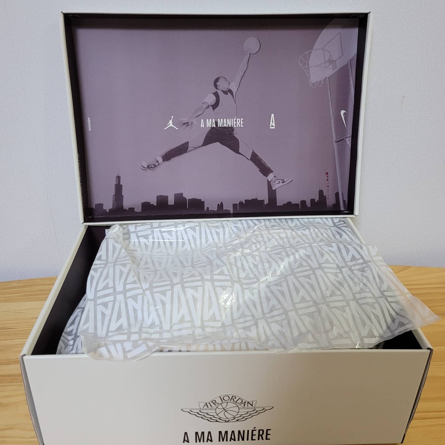 Jordan 1 x A Ma Maniere Retro High OG SP Sail and Burgundy 착용 스타일 - 3