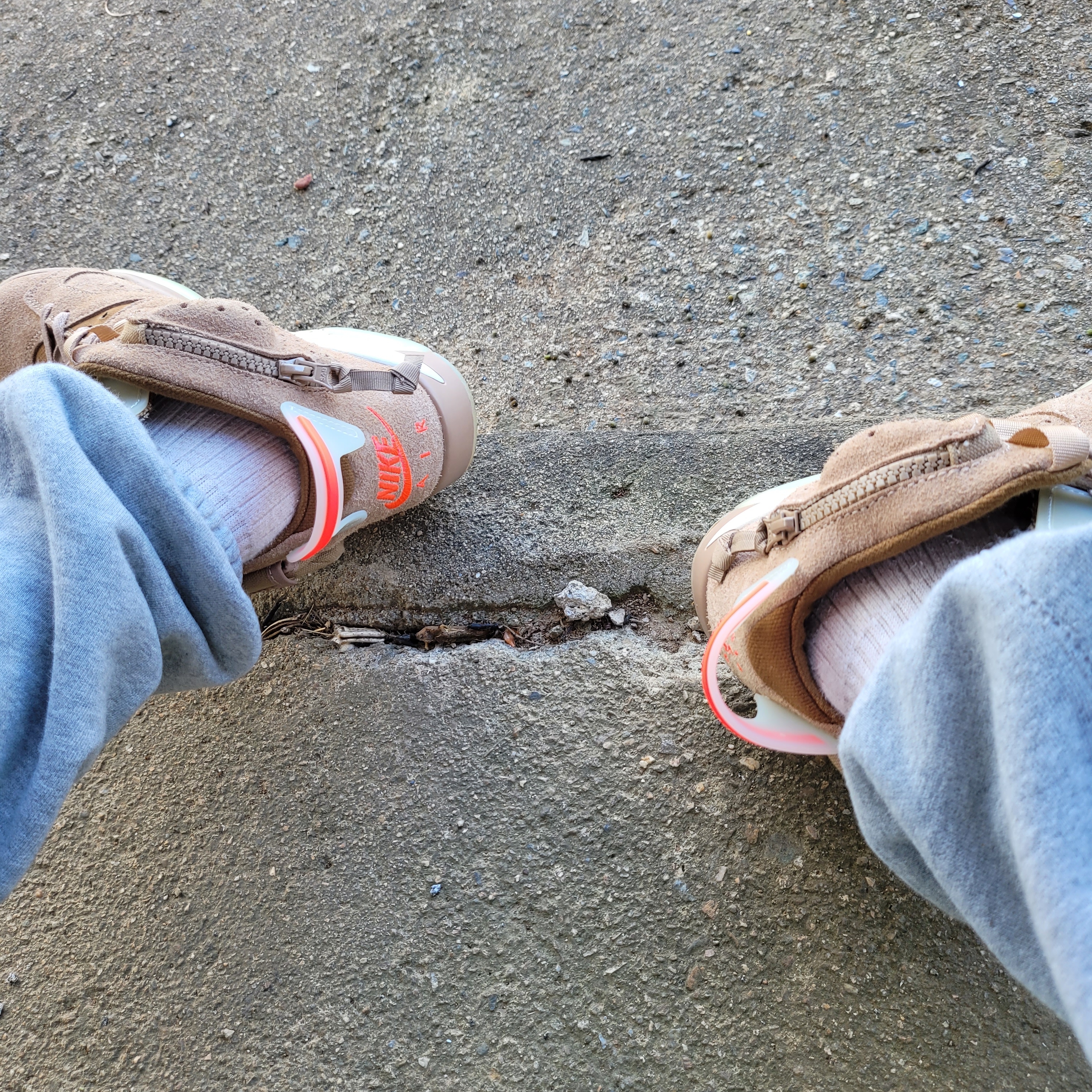 Jordan 6 x Travis Scott Retro SP British Khaki 착용 스타일