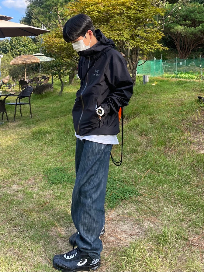 Arc'teryx Beta LT Jacket Black, Asics x Kiko Kostadinov Gel-Sokat 2 Carrier Grey 착용 스타일 - 2