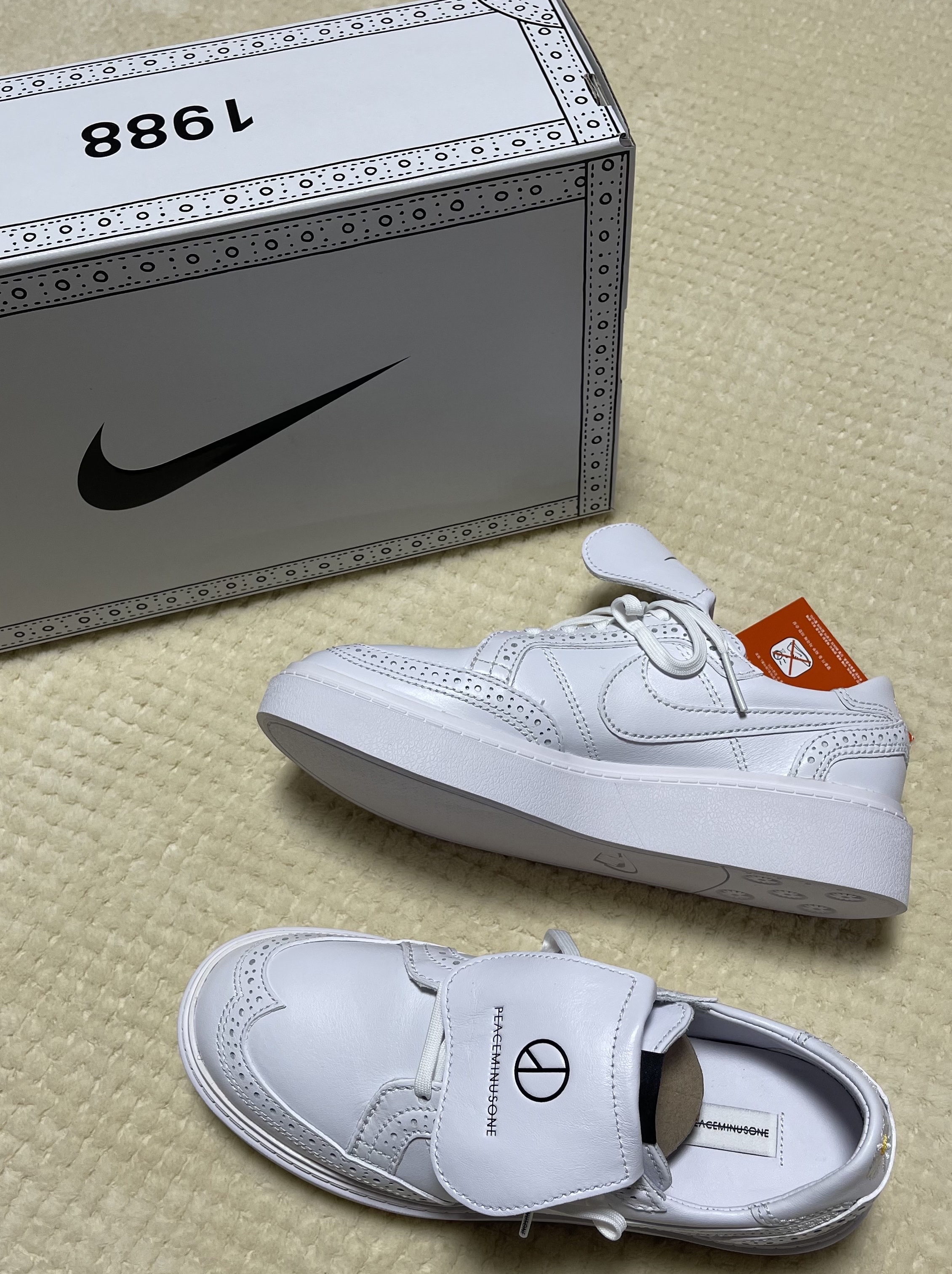 Nike x Peaceminusone Kwondo1 White, (W) Nike NRG Solo Swoosh Fleece Pants Black White - Asia 착용 스타일 - 4