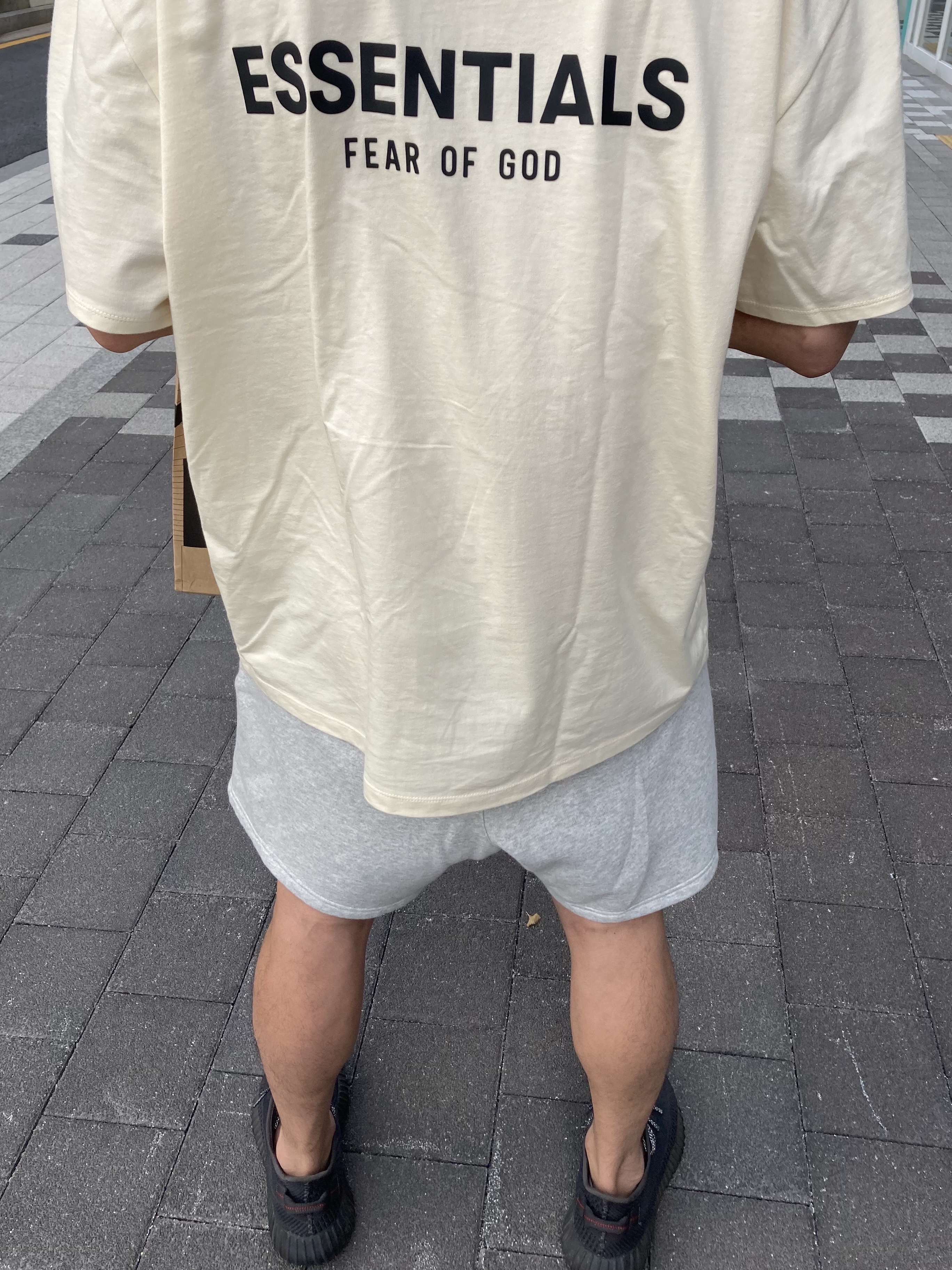 Essentials T-Shirt Cream - 21SS, Adidas Yeezy Boost 350 V2 Cinder 착용 스타일