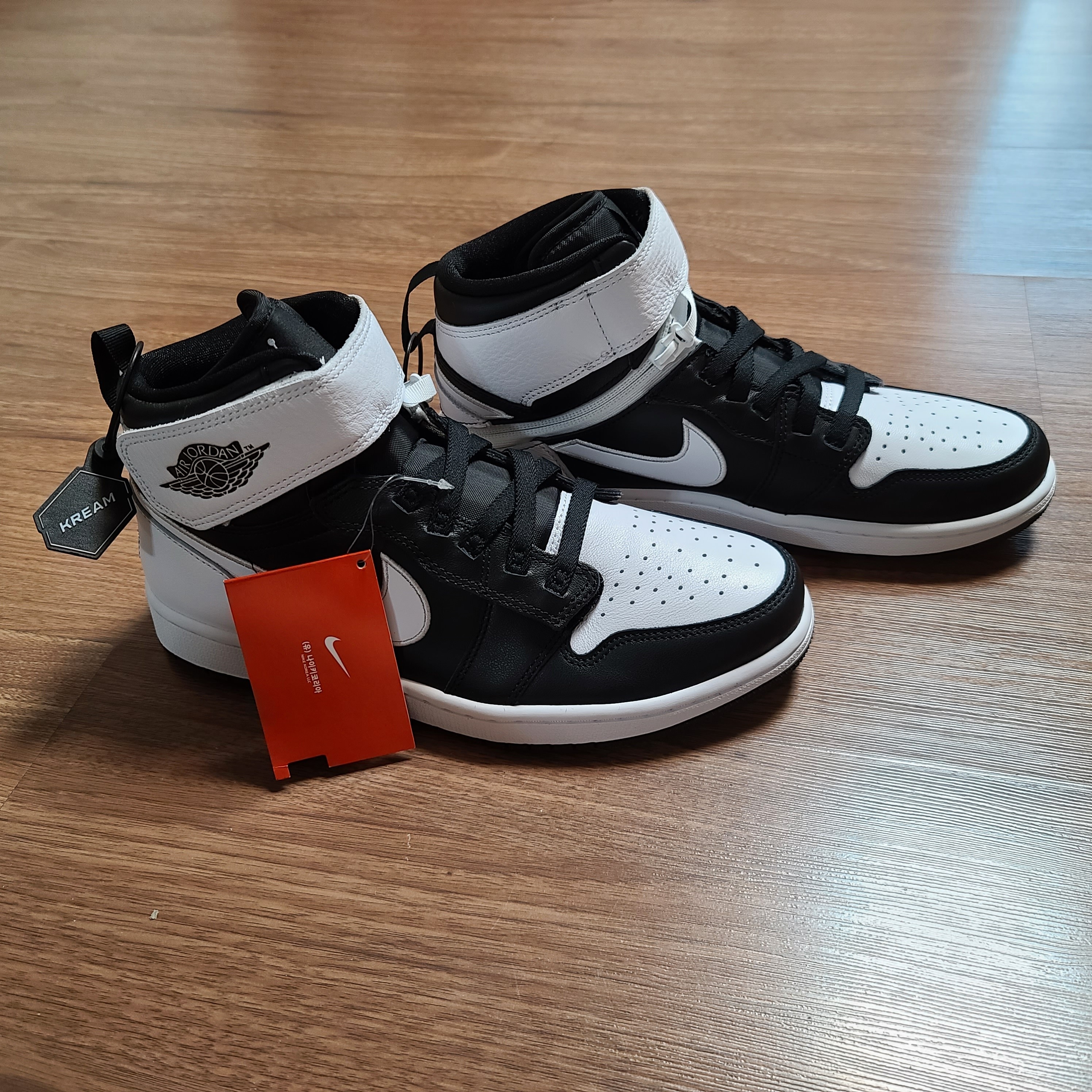 Jordan 1 High FlyEase Black White 착용 스타일
