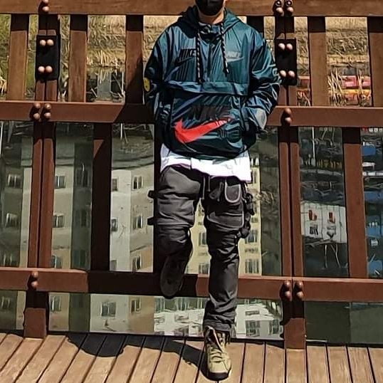 Nike x Cactus Plant Flea Market Anorak Teal, Jordan 6 x Travis Scott Retro Olive 착용 스타일