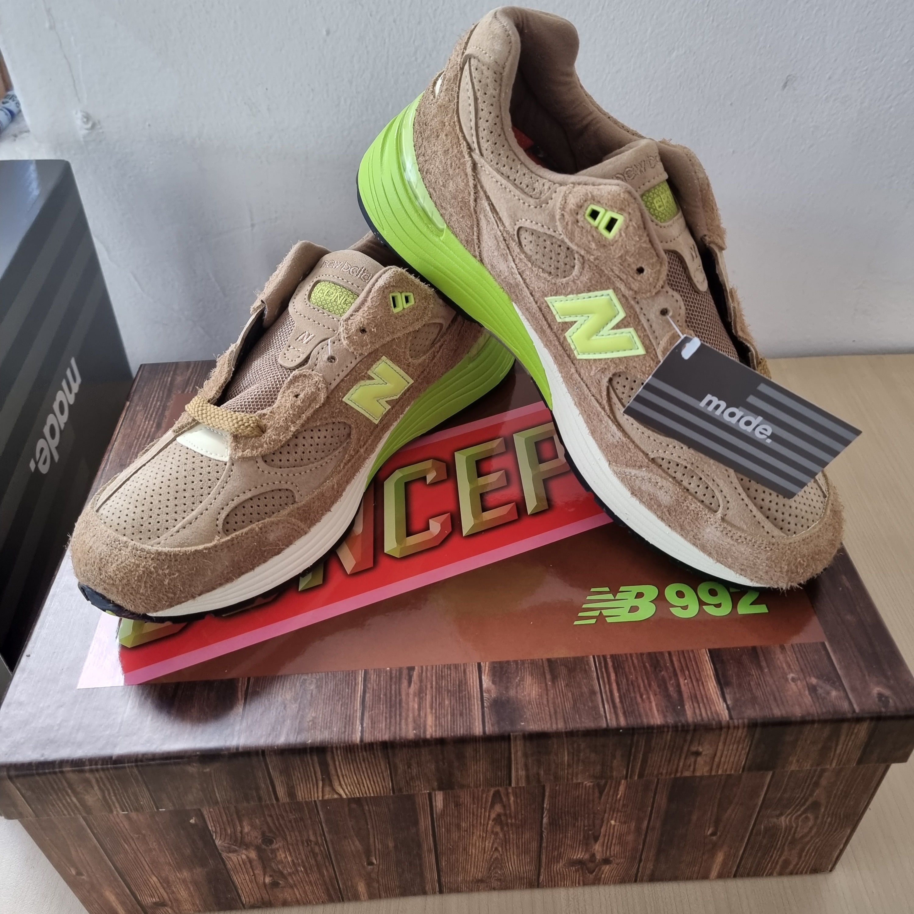 New Balance x Concepts 992 Made in USA Low Hanging Fruit (Regular Box) 착용 스타일 - 3