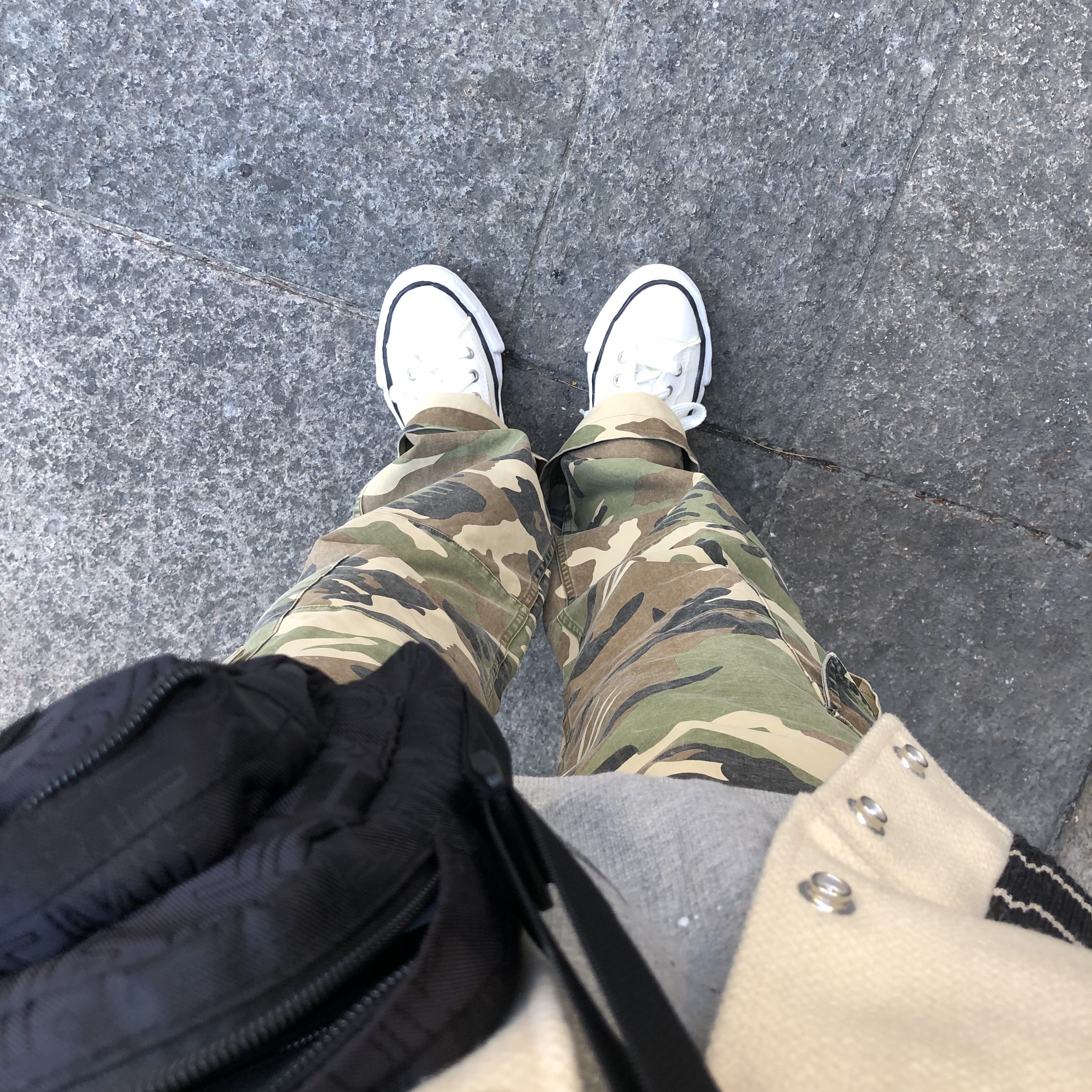 Maison Mihara Yasuhiro Peterson OG Sole Canvas Low Sneakers White, Supreme Shoulder Bag Black - 19SS 착용 스타일
