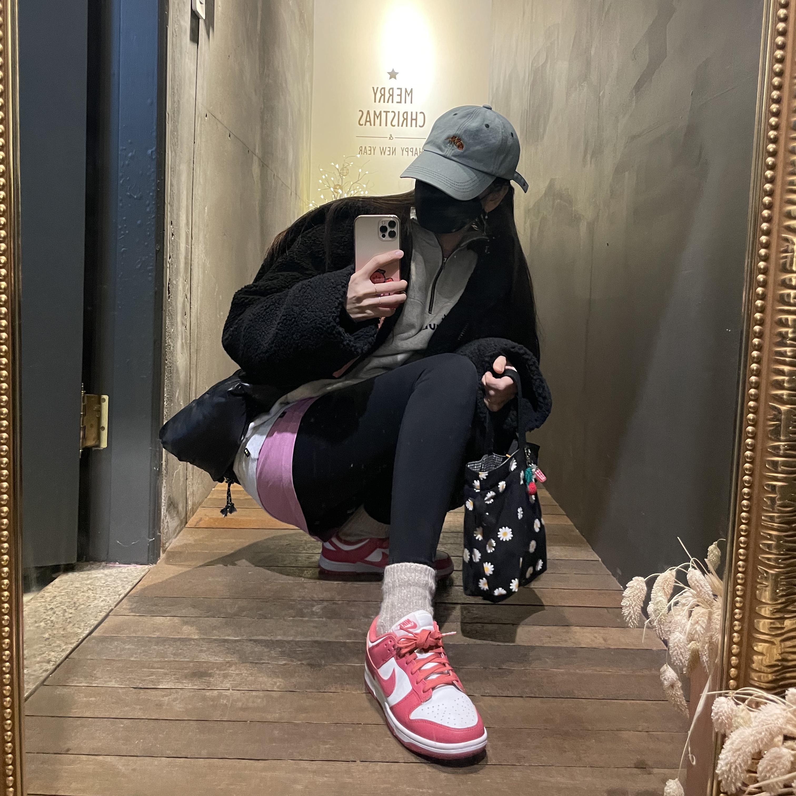 (W) Nike Dunk Low Archeo Pink, IAB Studio Half Zip Pullover Light Gray 착용 스타일