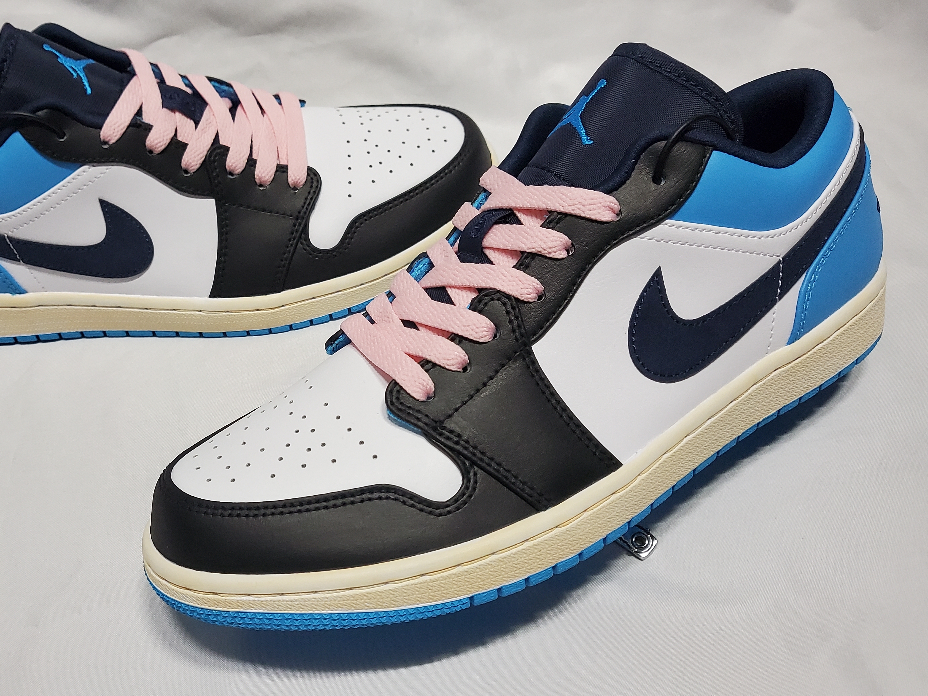 Jordan 1 Low Dark Powder Blue, Jordan 1 x Travis Scott x Fragment Retro Low OG SP Military Blue 착용 스타일 - 1