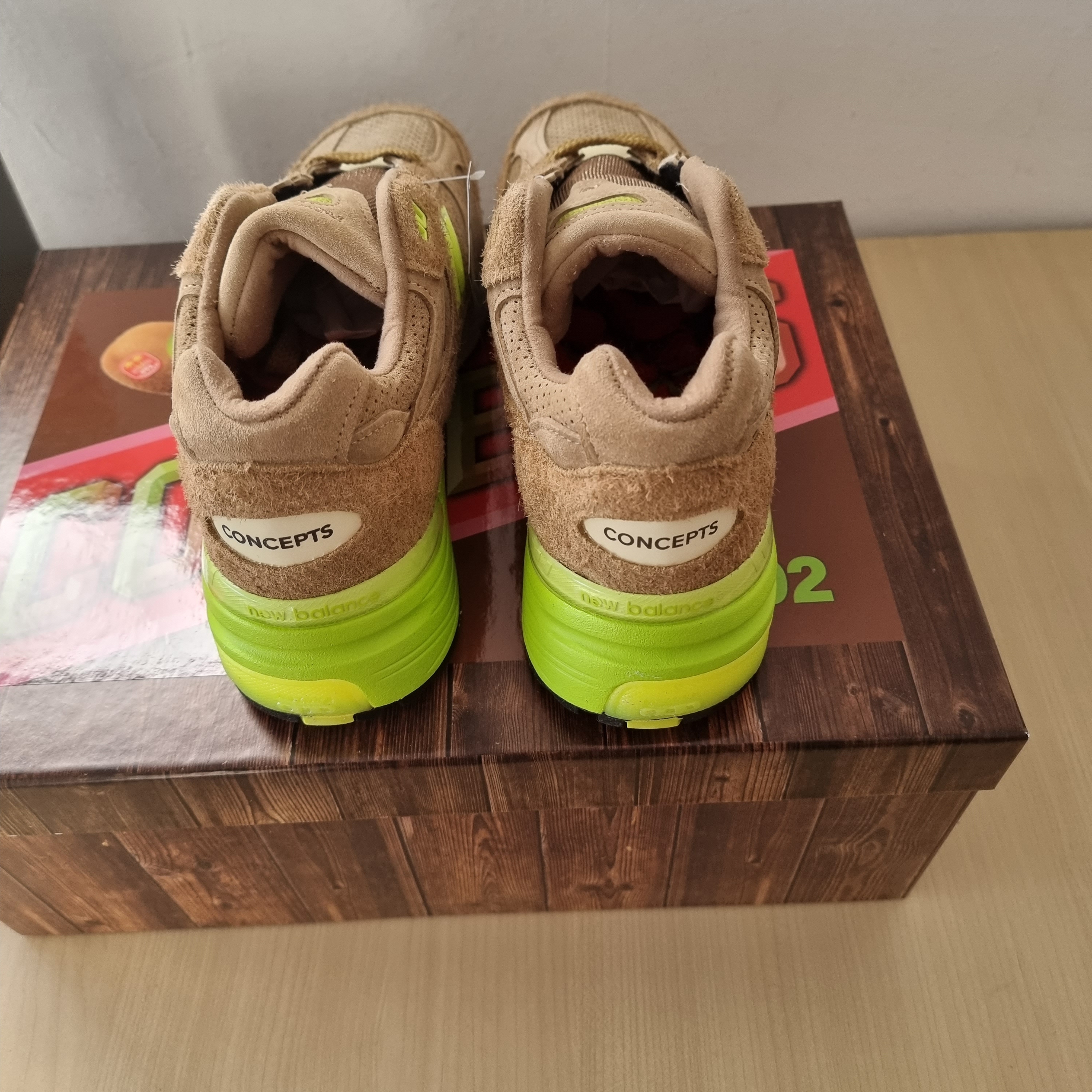 New Balance x Concepts 992 Made in USA Low Hanging Fruit (Regular Box) 착용 스타일 - 1