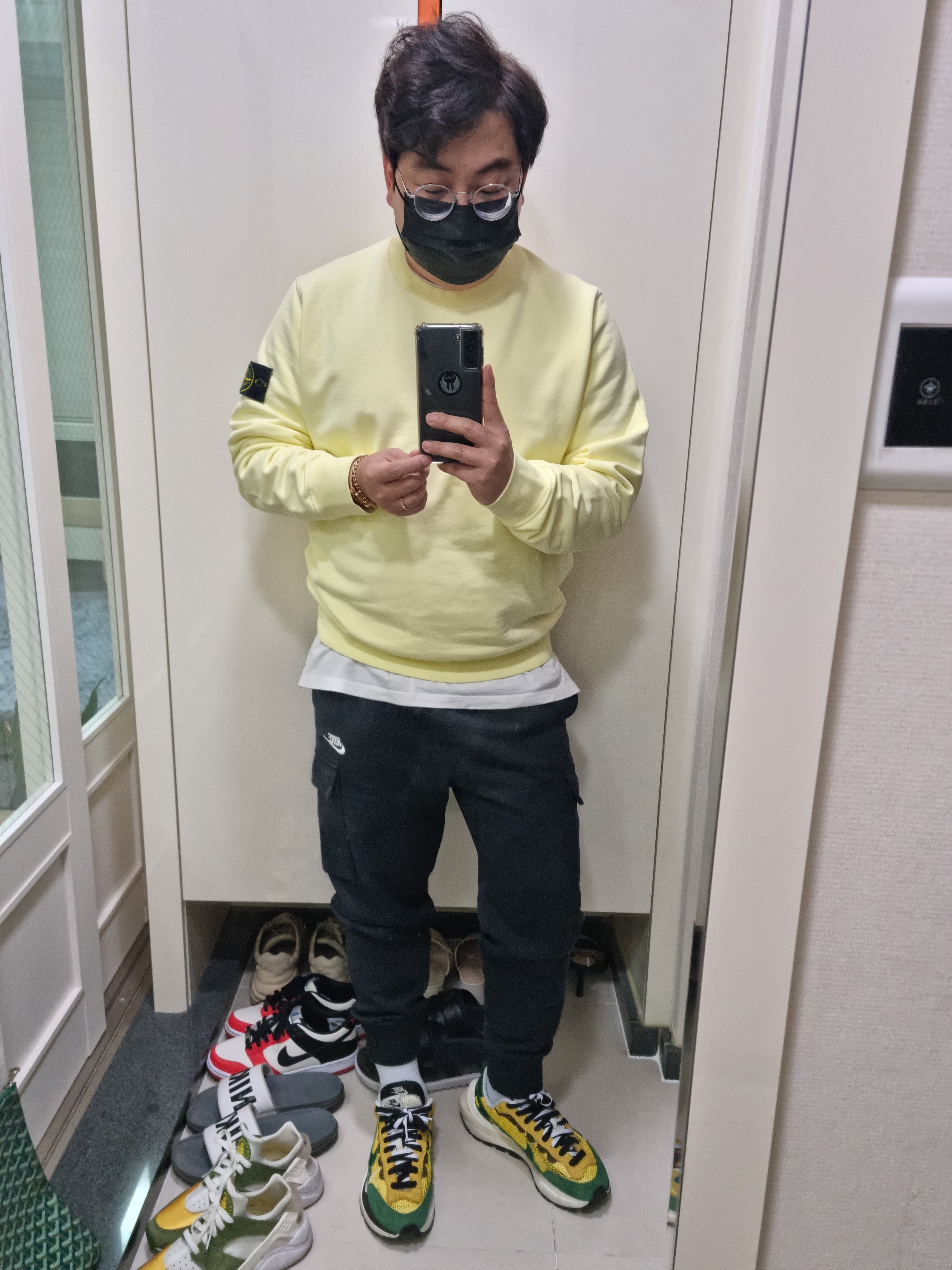 Stone Island 63051 Crewneck Sweatshirt Lemon - 21SS, Nike x Sacai VaporWaffle Tour Yellow & Gorge Green Sail 착용 스타일