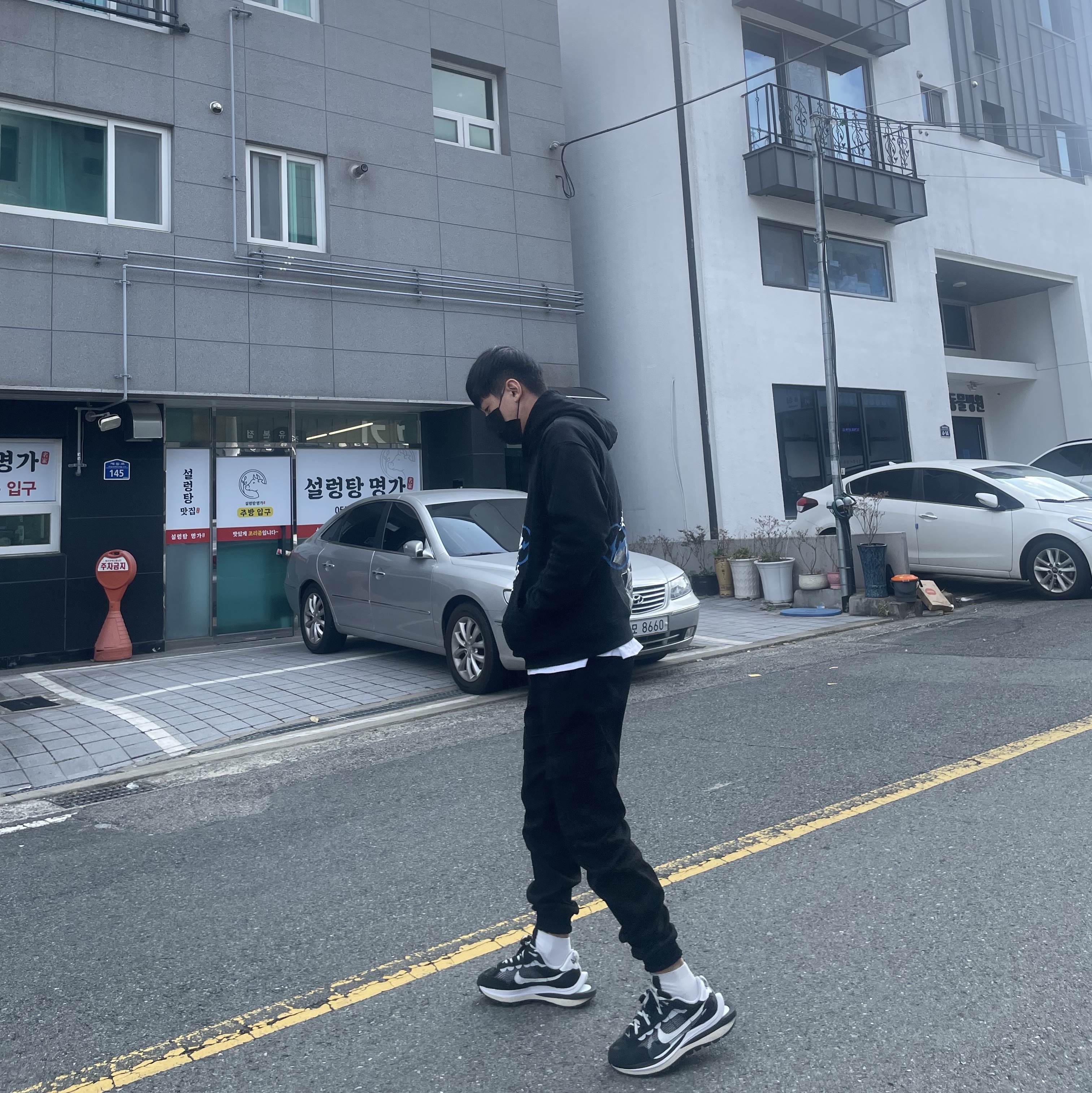Jordan 1 x Travis Scott x Fragment Retro Low OG SP Military Blue, Jordan x Travis Scott x Fragment Hoodie Black (DJ0615-010) 착용 스타일 - 2