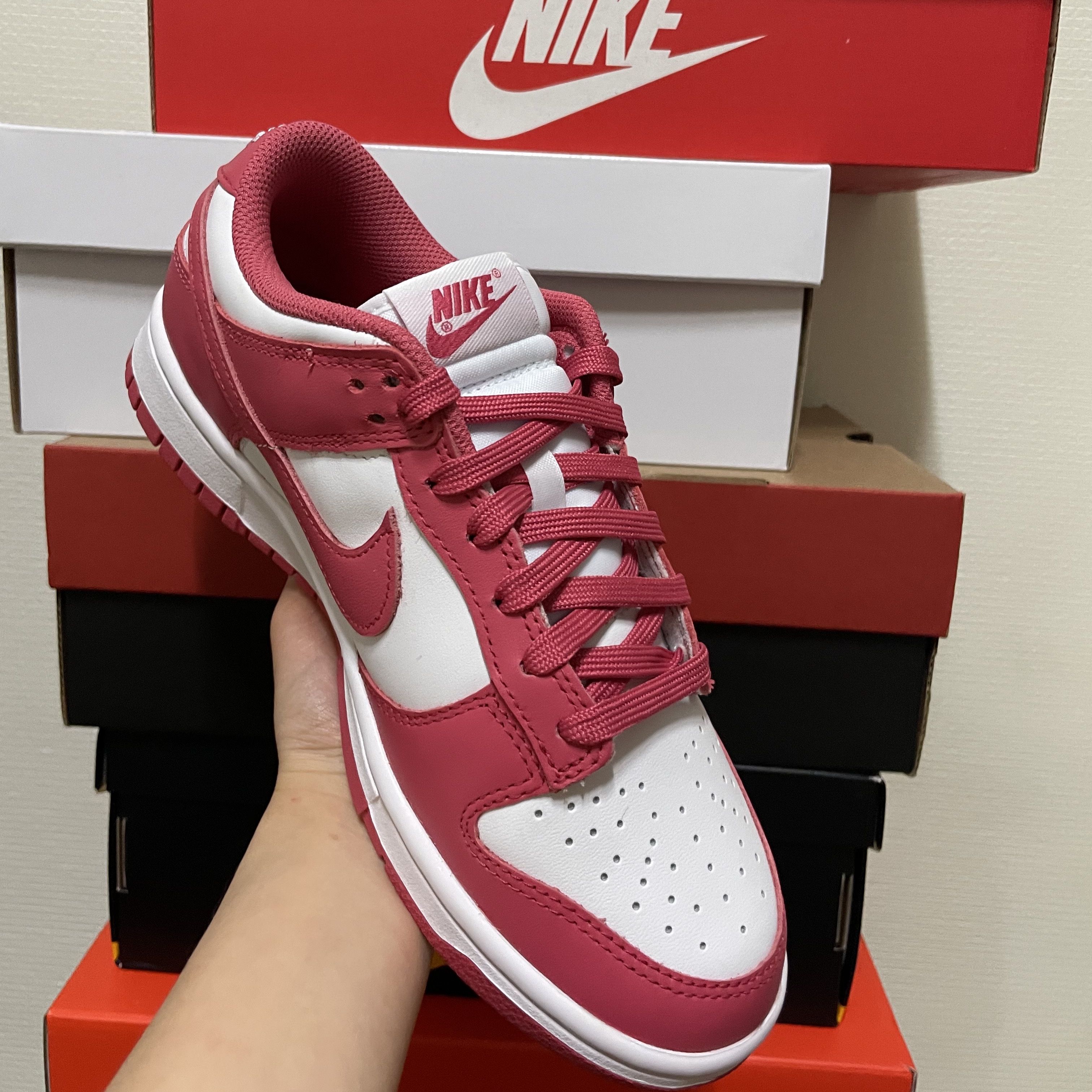 (W) Nike Dunk Low Archeo Pink 착용 스타일
