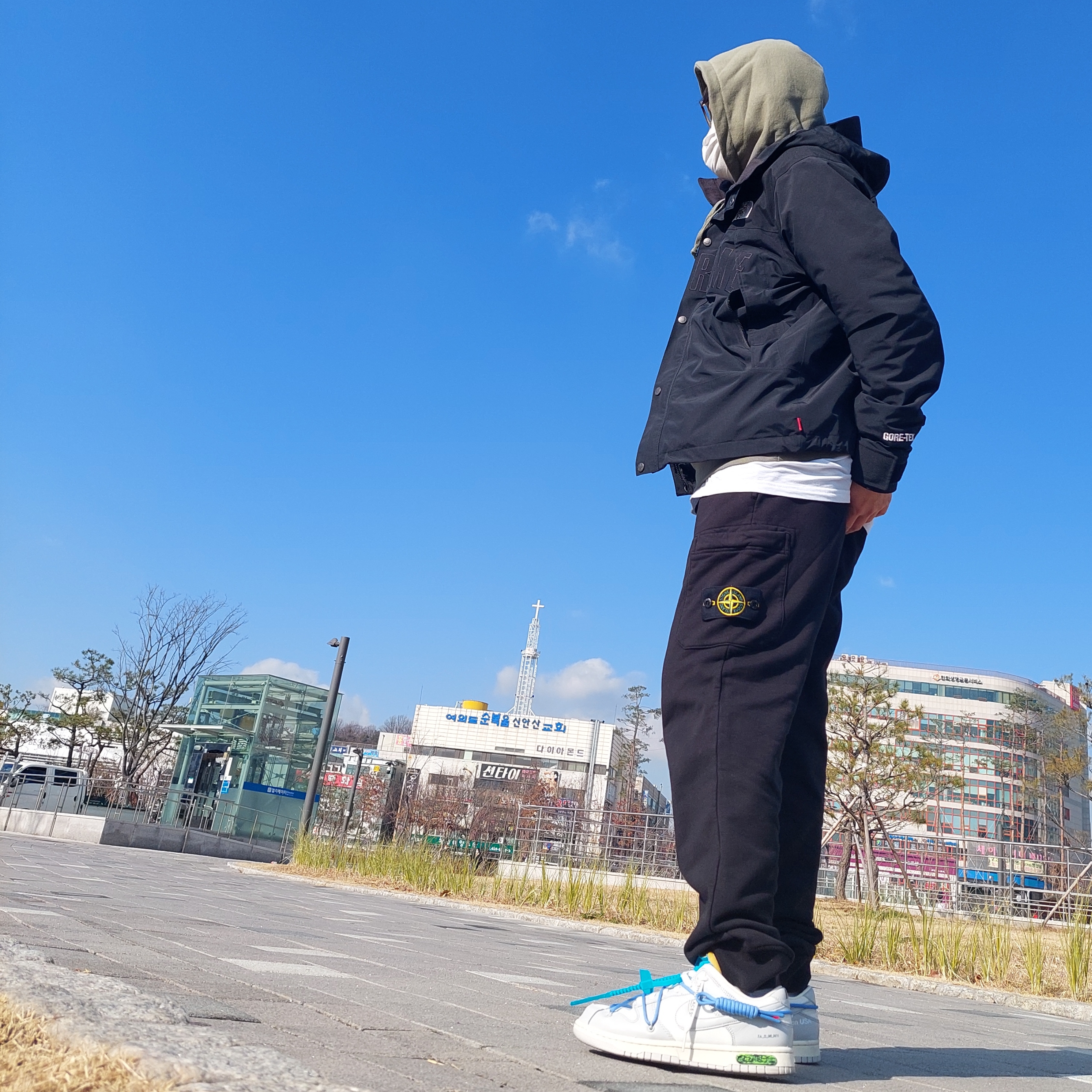 Supreme x The North Face Arc Logo Mountain Parka Black - 19SS, Supreme Cross Box Logo Hooded Sweatshirt Light Olive - 20FW 착용 스타일 - 2