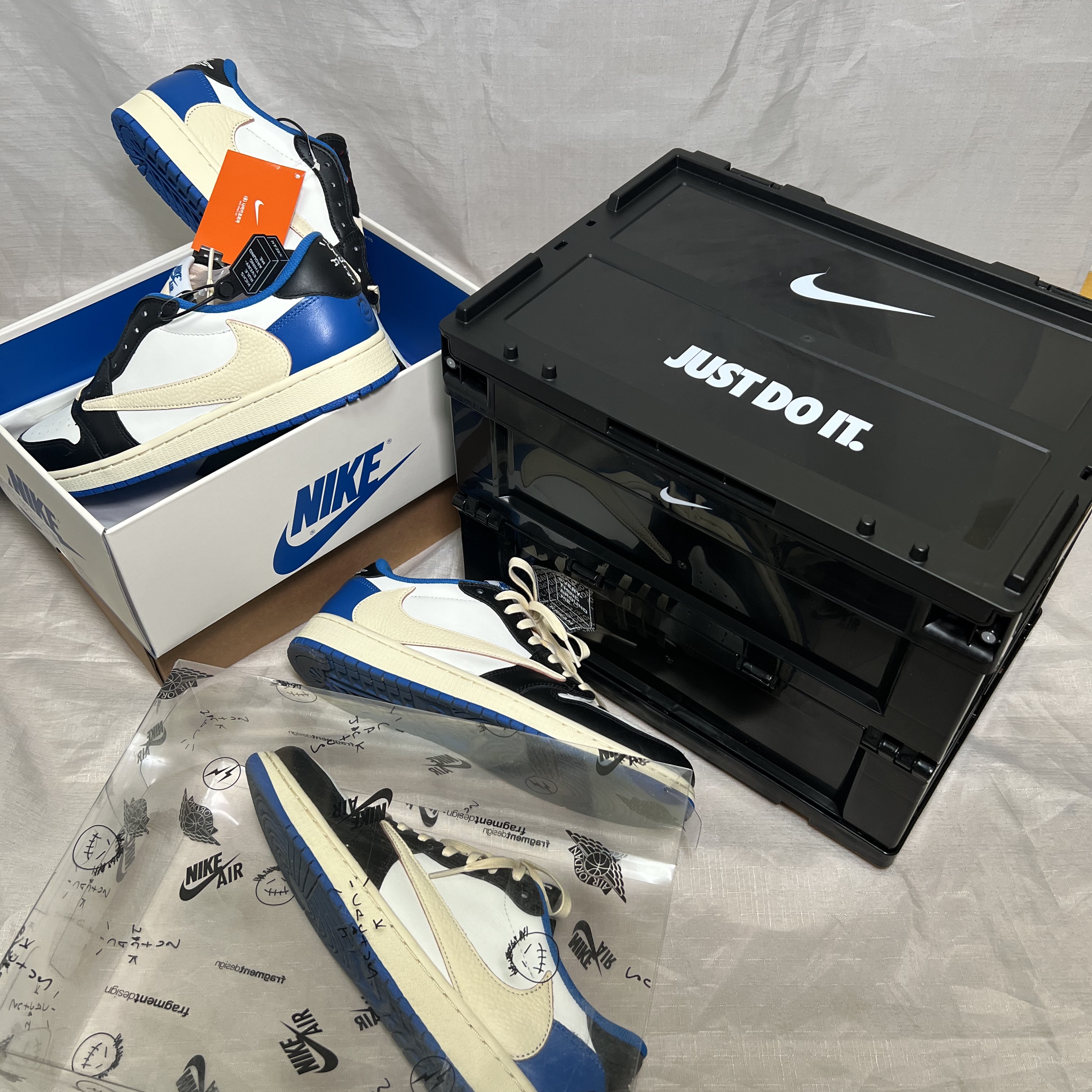 Nike Members Days Live Folding Box Black, Jordan 1 x Travis Scott x Fragment Retro Low OG SP Military Blue 착용 스타일