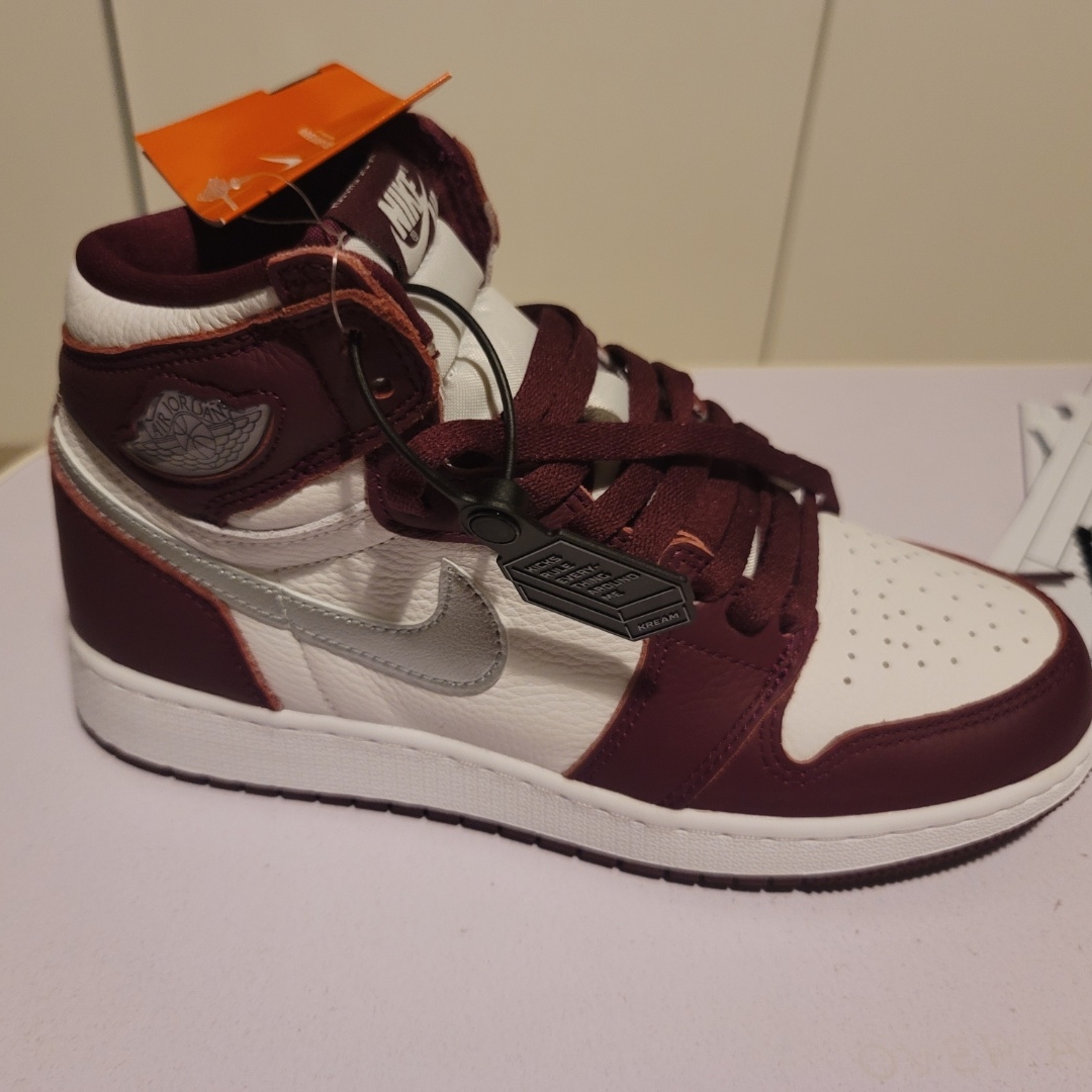 (GS) Jordan 1 Retro High OG Bordeaux 착용 스타일 - 1
