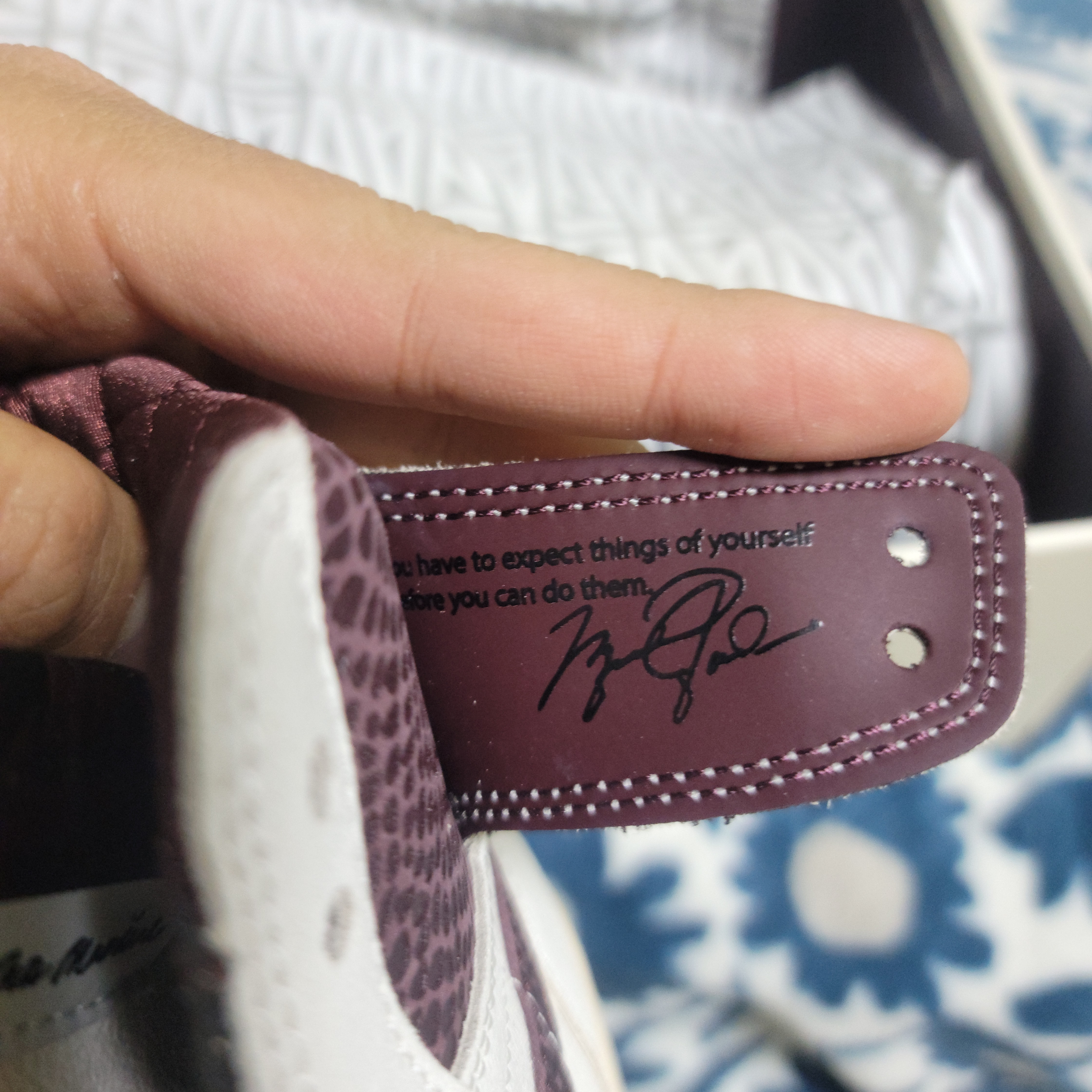 Jordan 1 x A Ma Maniere Retro High OG SP Sail and Burgundy 착용 스타일 - 3