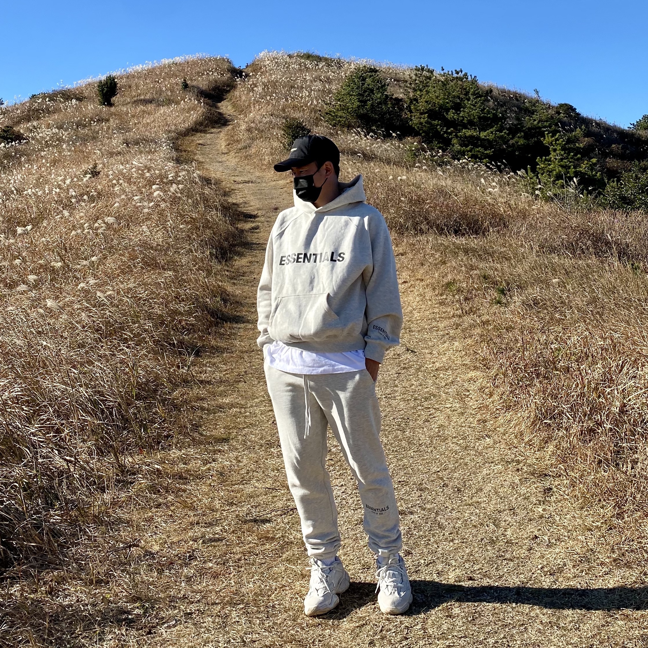 Essentials 3D Silicon Applique Pullover Hoodie Oatmeal/Oatmeal Heather/Light Heather Oatmeal 2020, Essentials Sweatpants Oatmeal/Oatmeal Heather/Light Heather Oatmeal 2020 착용 스타일