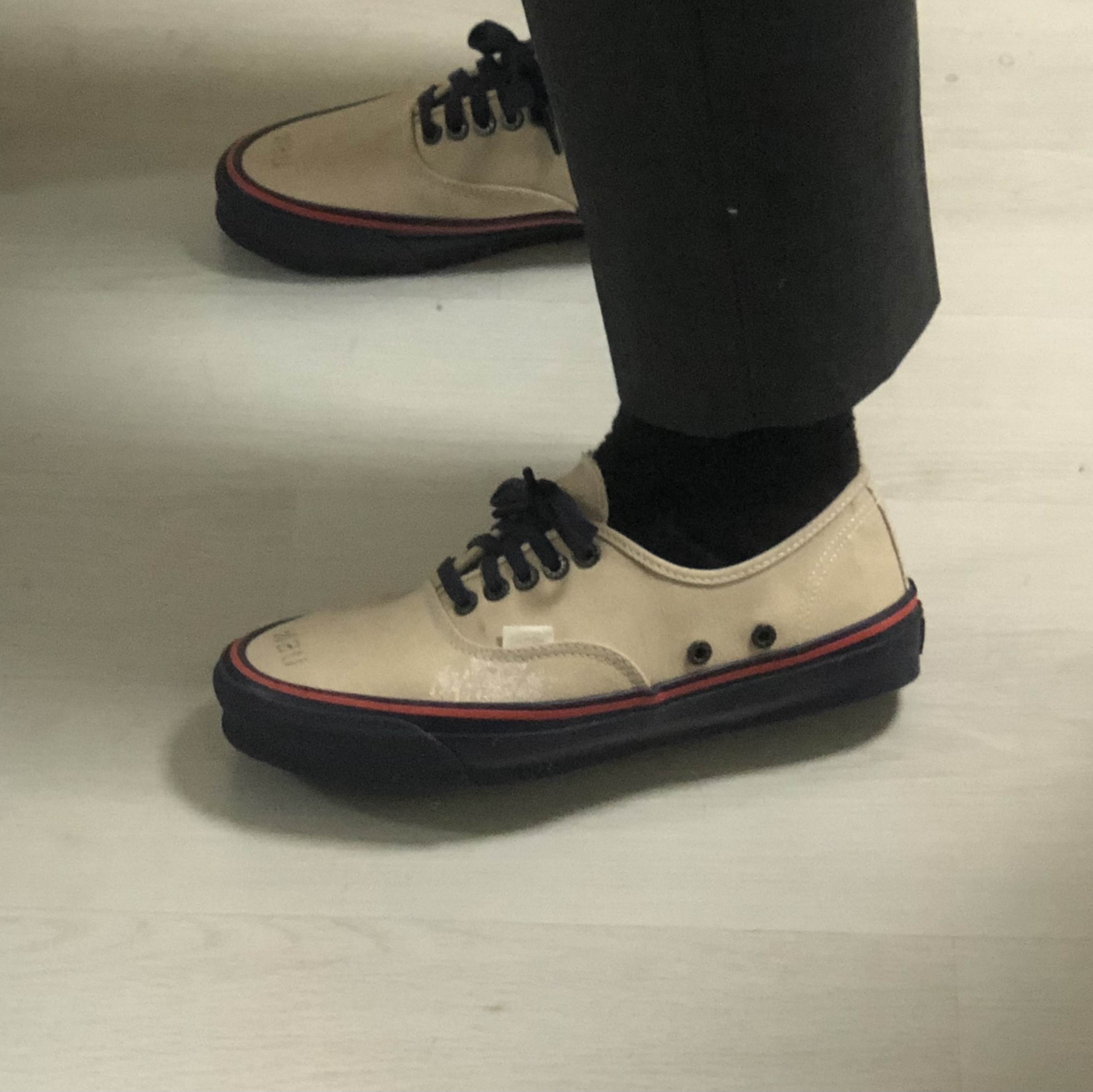 Vans Vault x Nigel Cabourn OG Authentic LX Worn White Navy 착용 스타일 - 1
