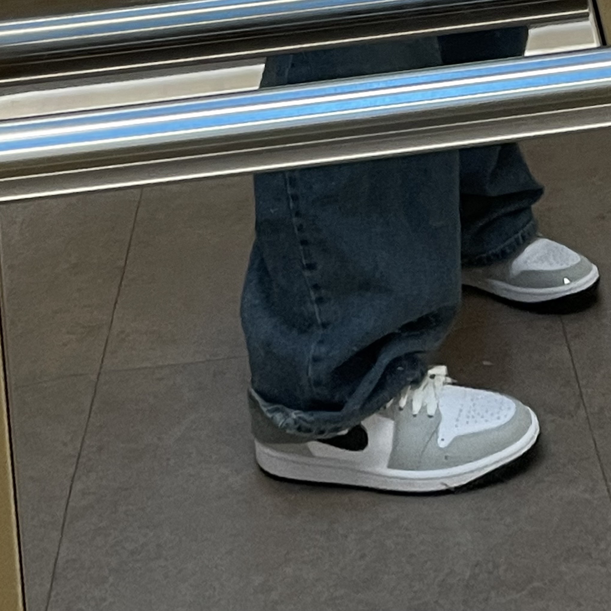 (W) Jordan 1 Mid Grey Fog 착용 스타일 - 2