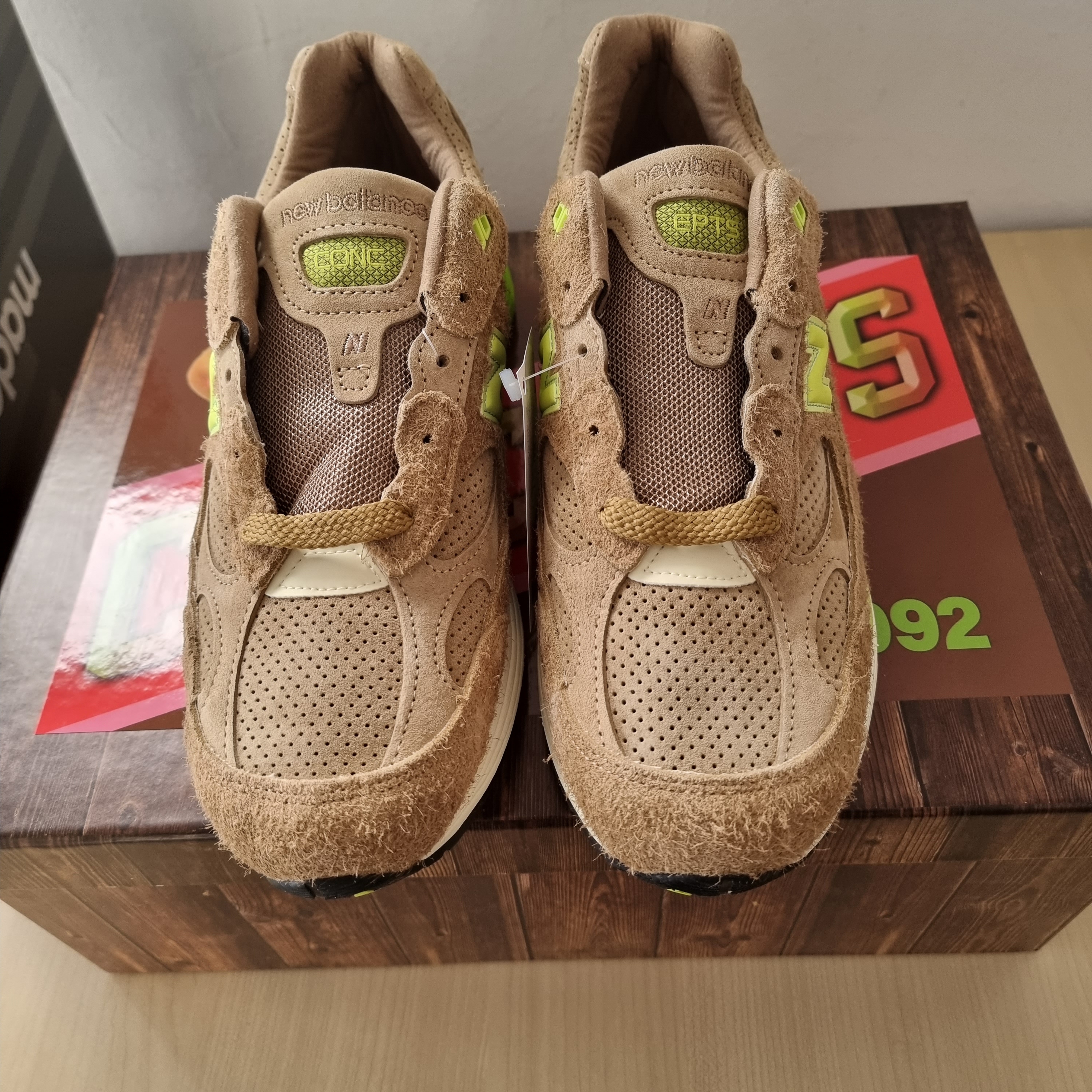 New Balance x Concepts 992 Made in USA Low Hanging Fruit (Regular Box) 착용 스타일 - 4