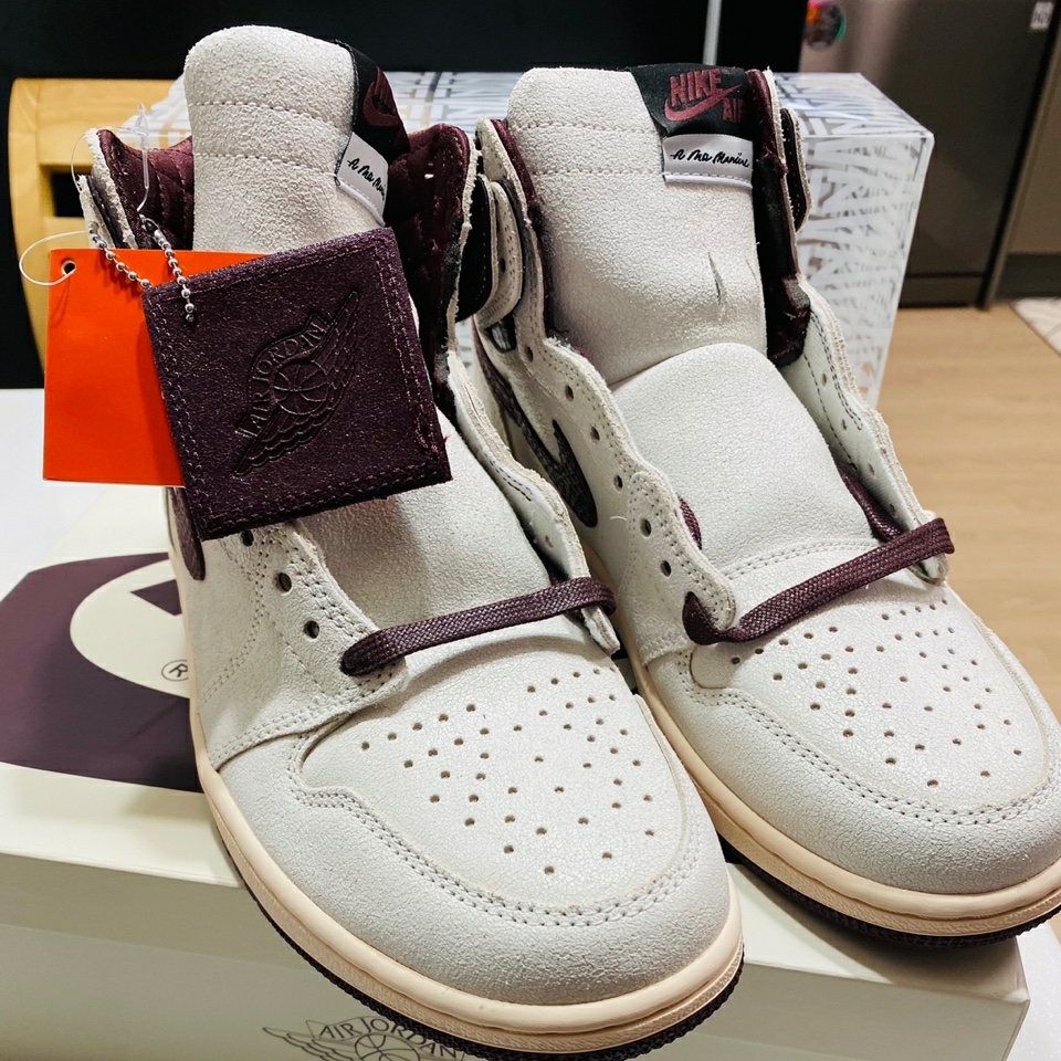 Jordan 1 x A Ma Maniere Retro High OG SP Sail and Burgundy 착용 스타일 - 3