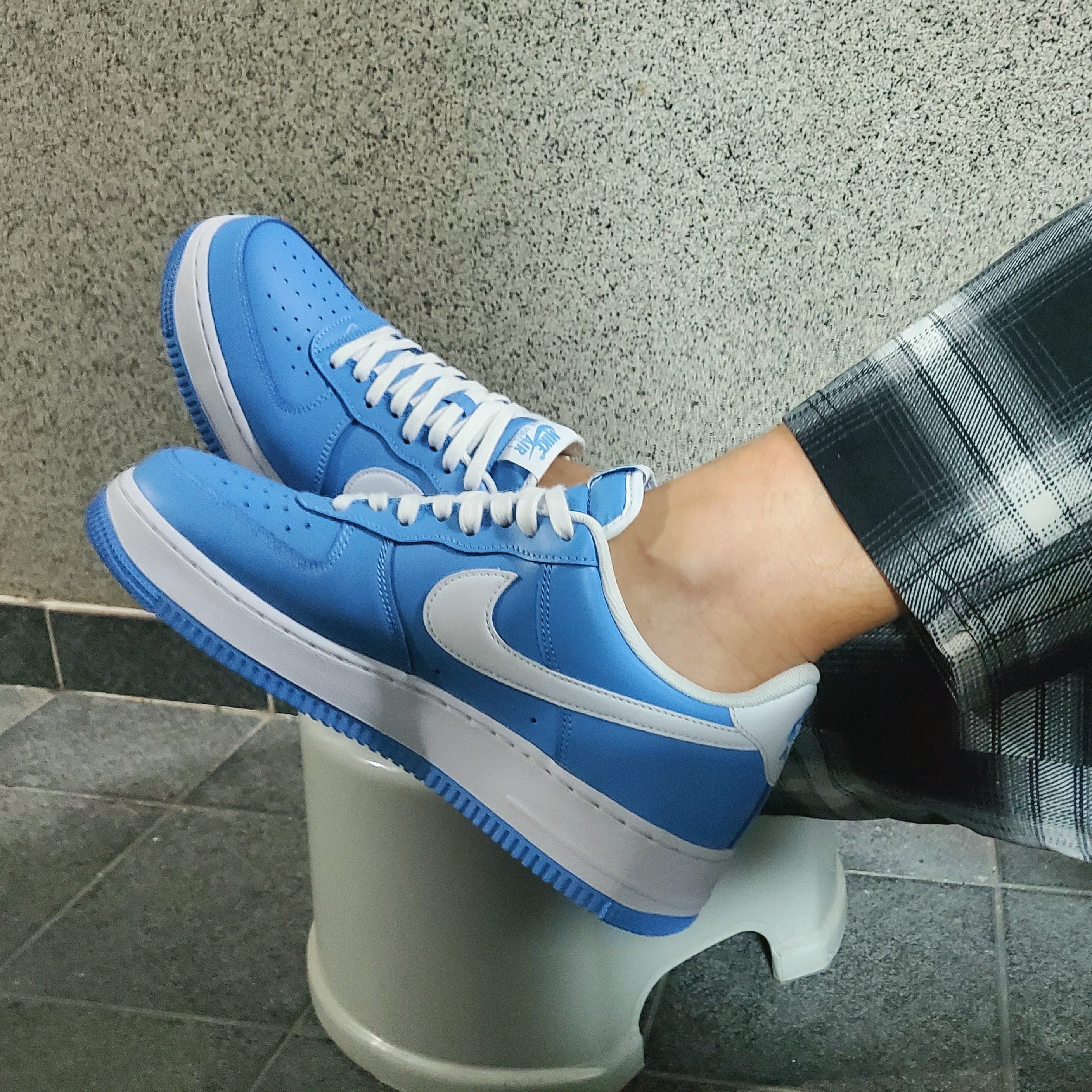 Nike Air Force 1 '07 Low University Blue 착용 스타일 - 3
