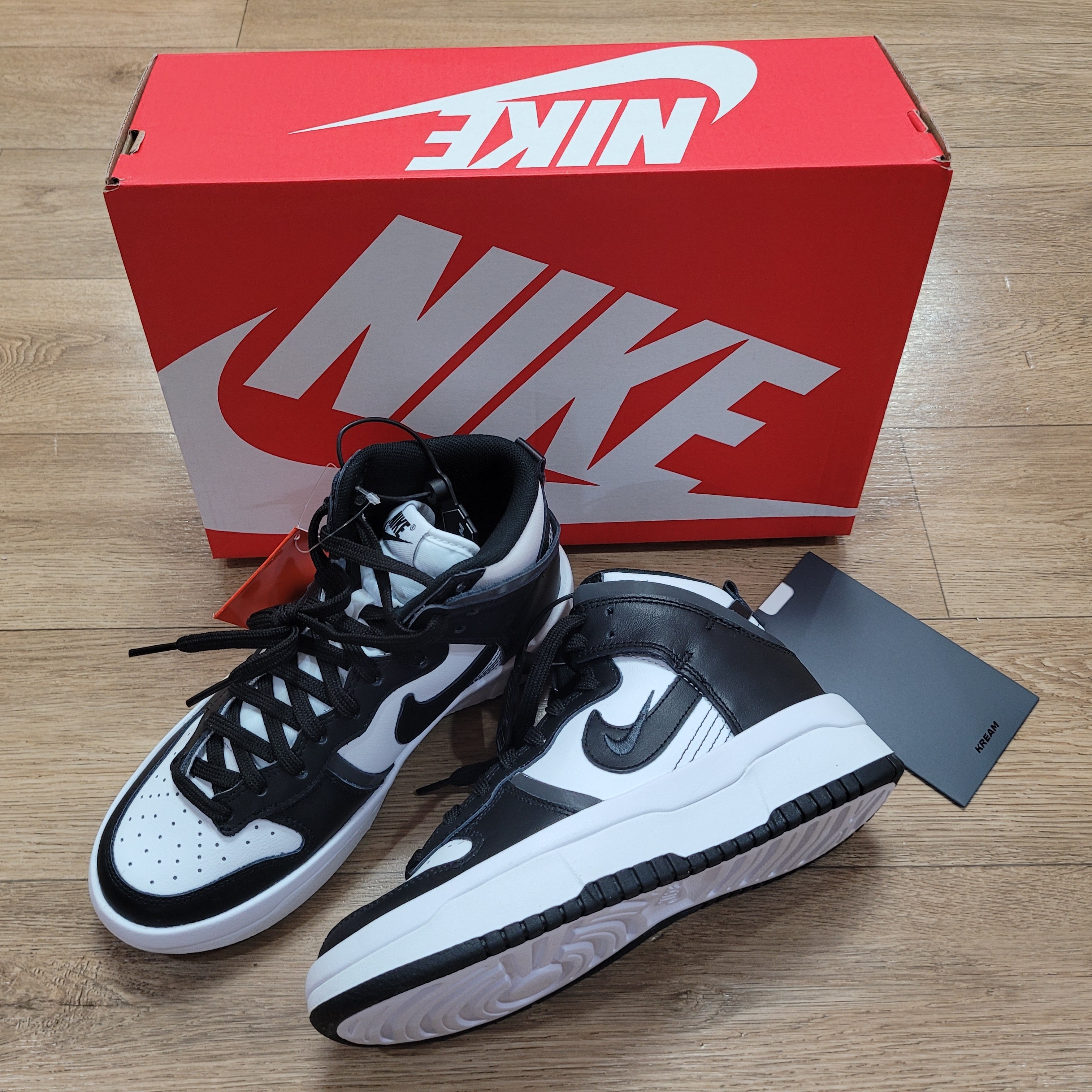 (W) Nike Dunk High Up Black and White, Nike Air Force 1 '07 First Use Black White 착용 스타일 - 1