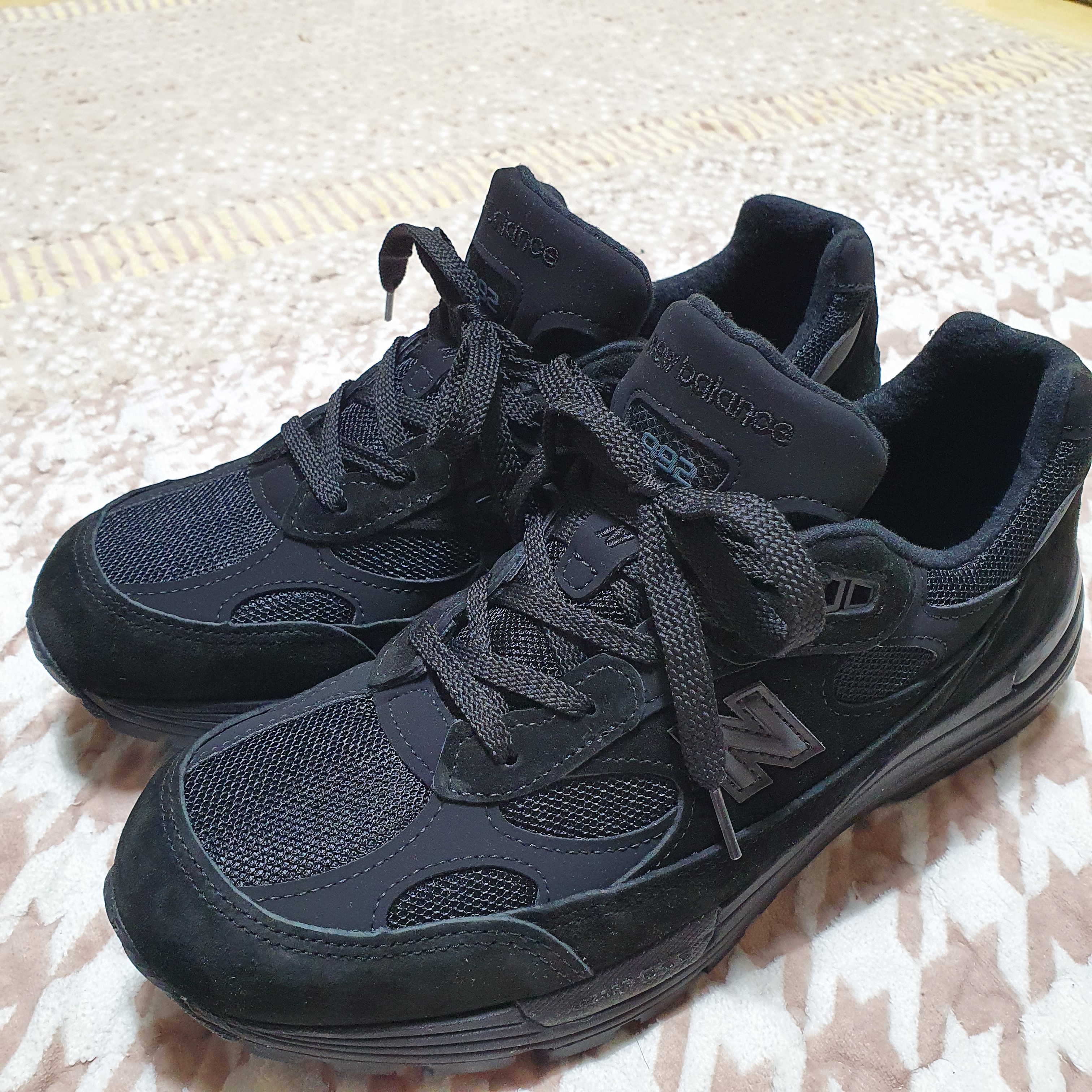 New Balance 992 Made in USA Triple Black 착용 스타일