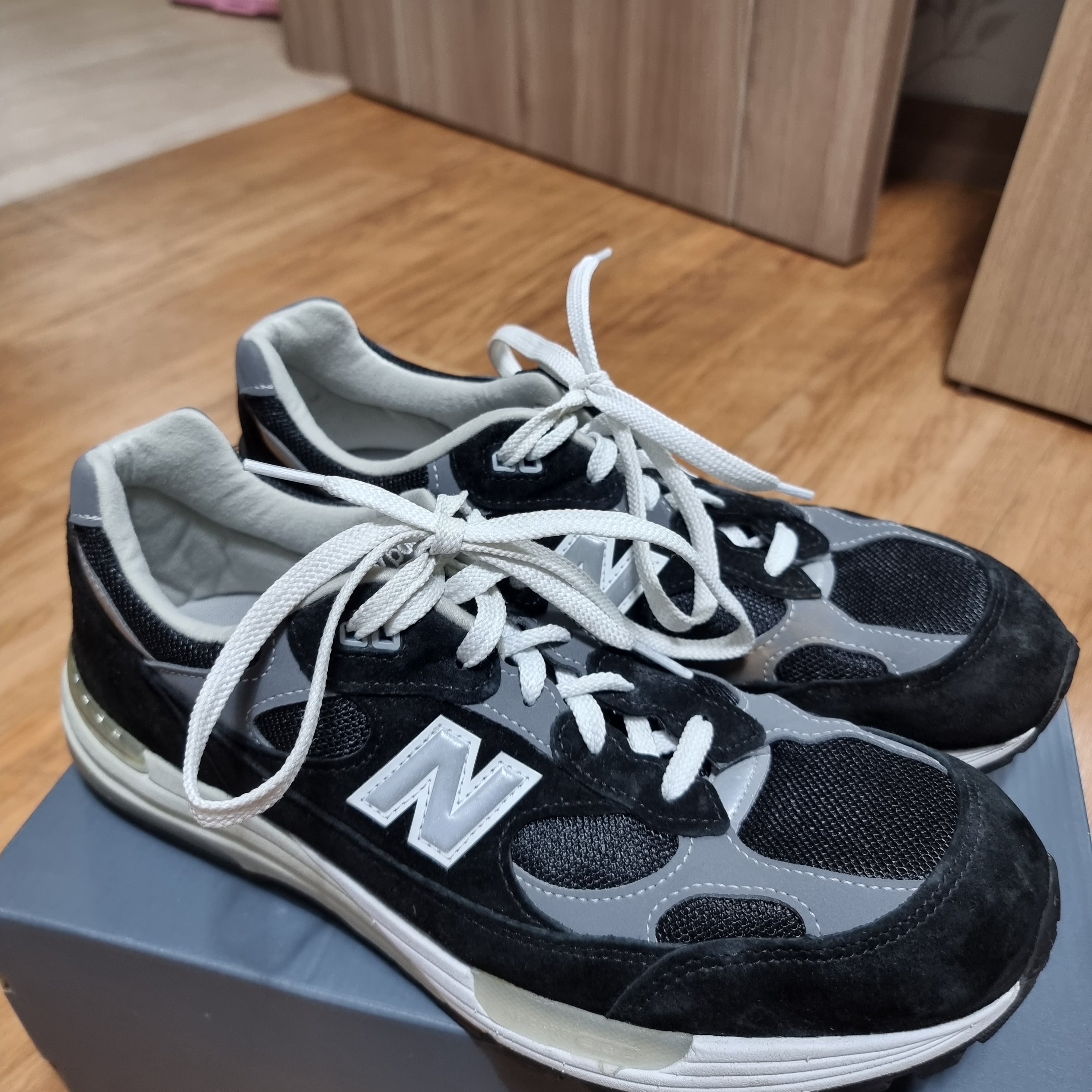 New Balance 992 Made in USA Black Grey 착용 스타일
