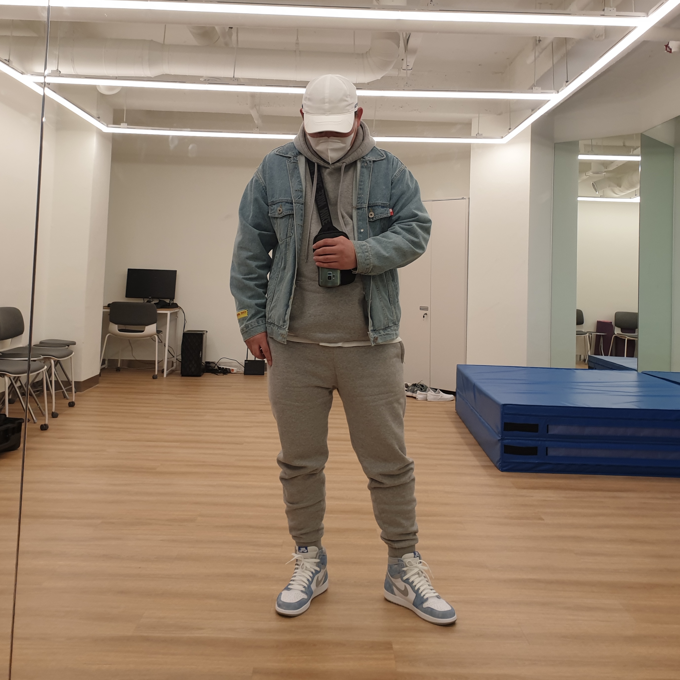 Jordan 1 Retro High OG Hyper Royal, Nike x Drake Nocta Cardinal Stock Essential Cap White 착용 스타일